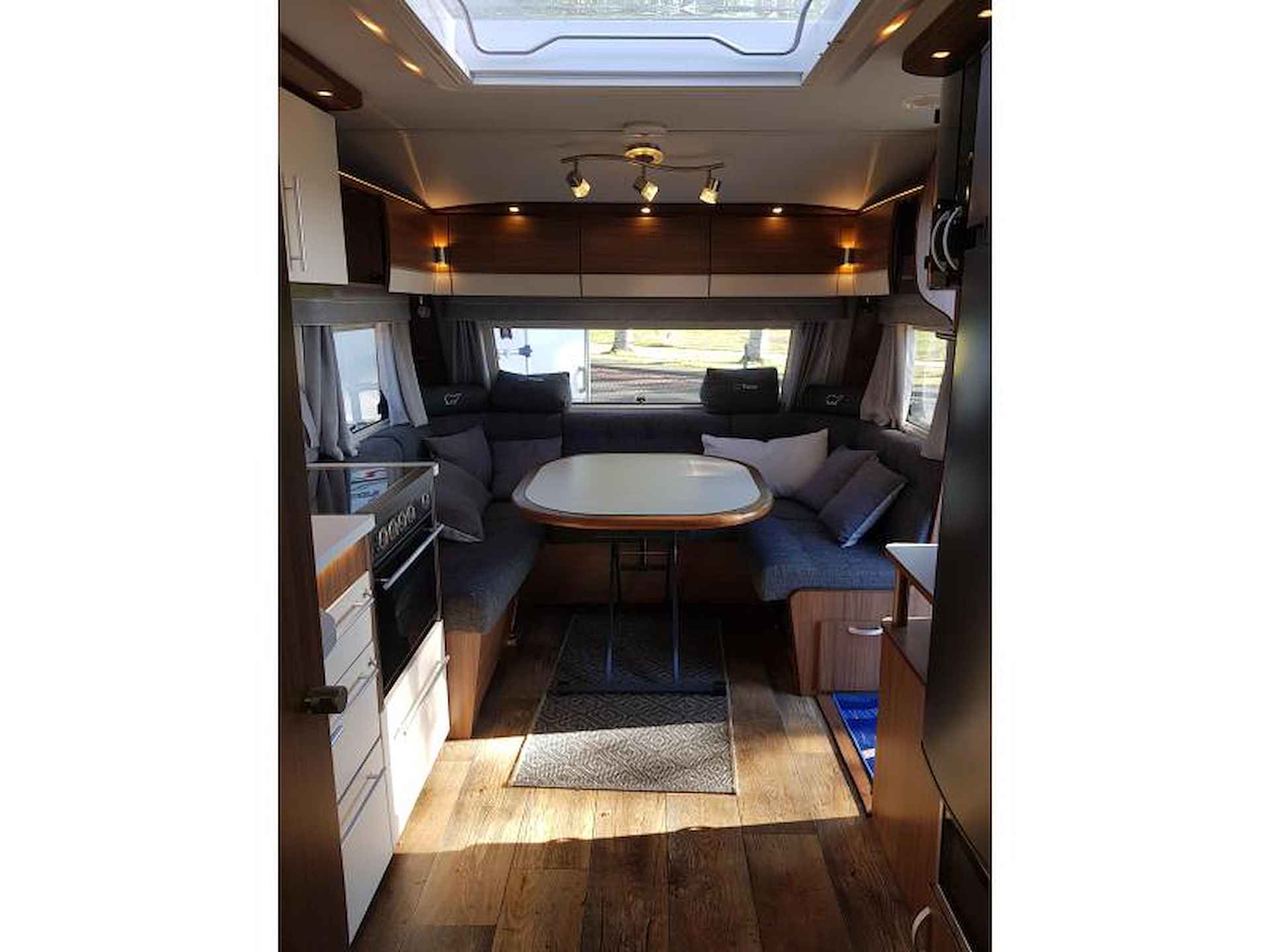 Polar Customized 620 TRLB Complete caravan - 8/25