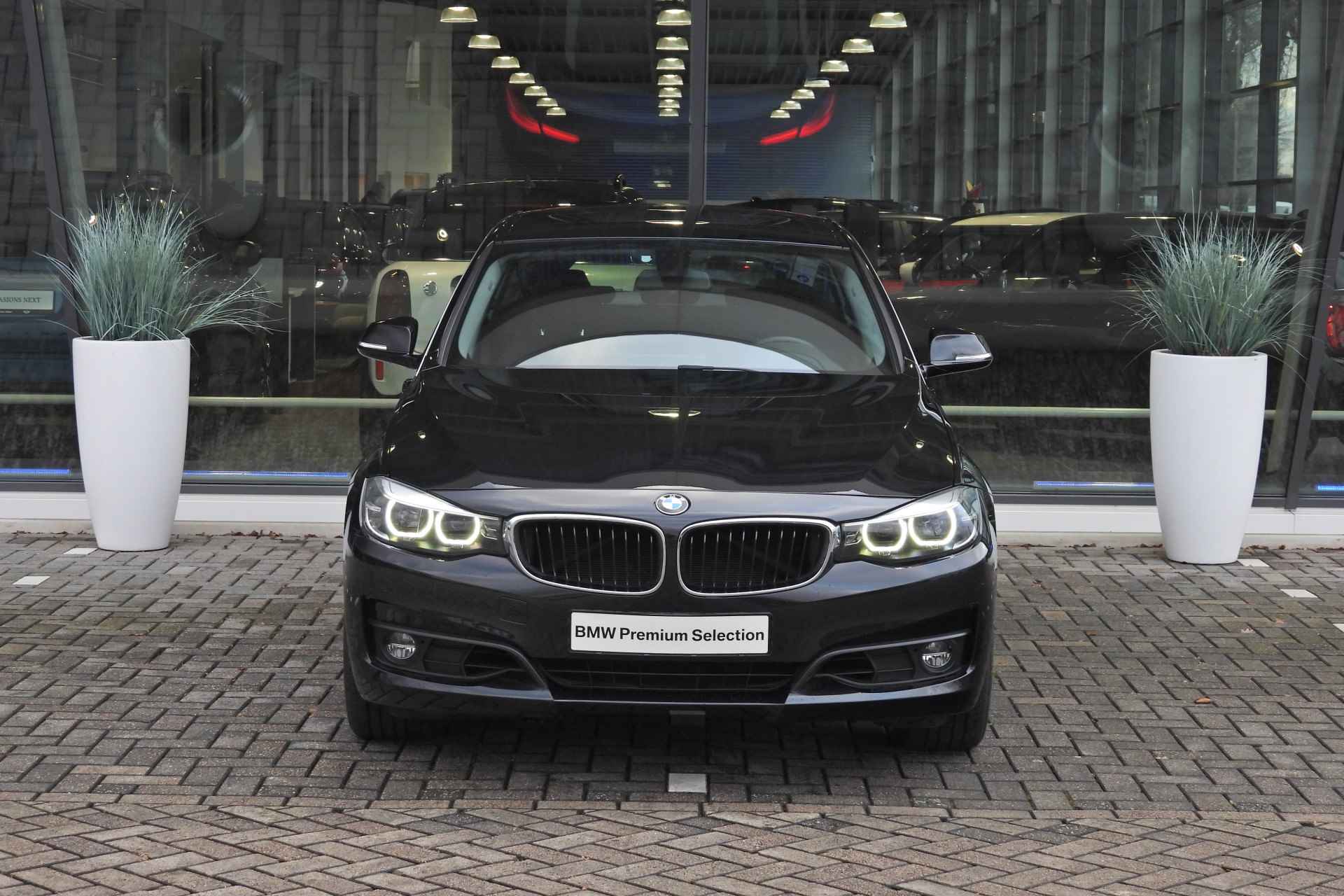 BMW 3-serie Gran Turismo 320i xDrive Executive Automaat / Trekhaak / LED / Navigatie Professional / Cruise Control - 6/25