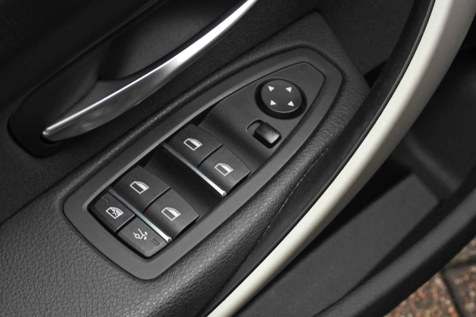 BMW 3-serie Gran Turismo 320i xDrive Executive Automaat / Trekhaak / LED / Navigatie Professional / Cruise Control - 10/25