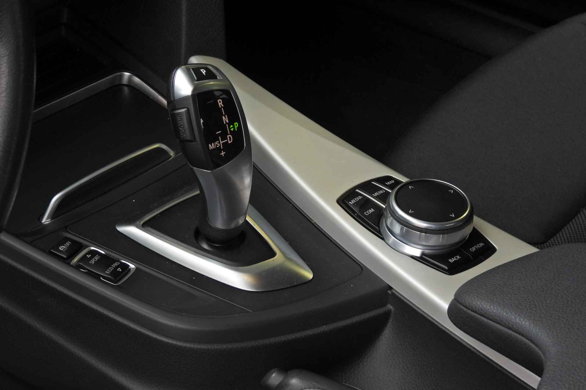 BMW 3-serie Gran Turismo 320i xDrive Executive Automaat / Trekhaak / LED / Navigatie Professional / Cruise Control - 15/25