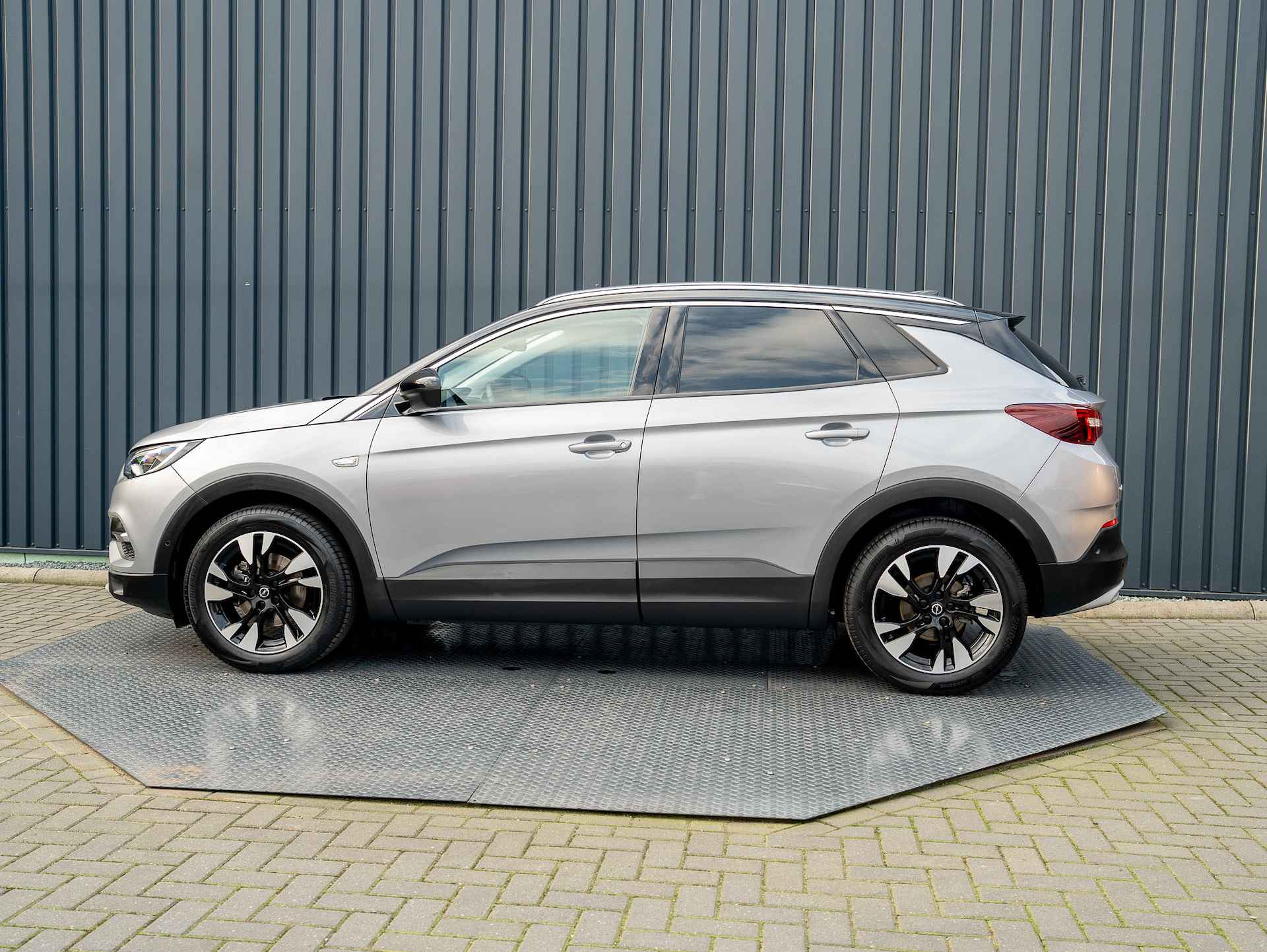 Opel Grandland X 1.2 Turbo 130Pk Innovation | Keyless | Elk A-klep | 360 Camera | LED-koplampen | Prijs Rijklaar!! - 4/50