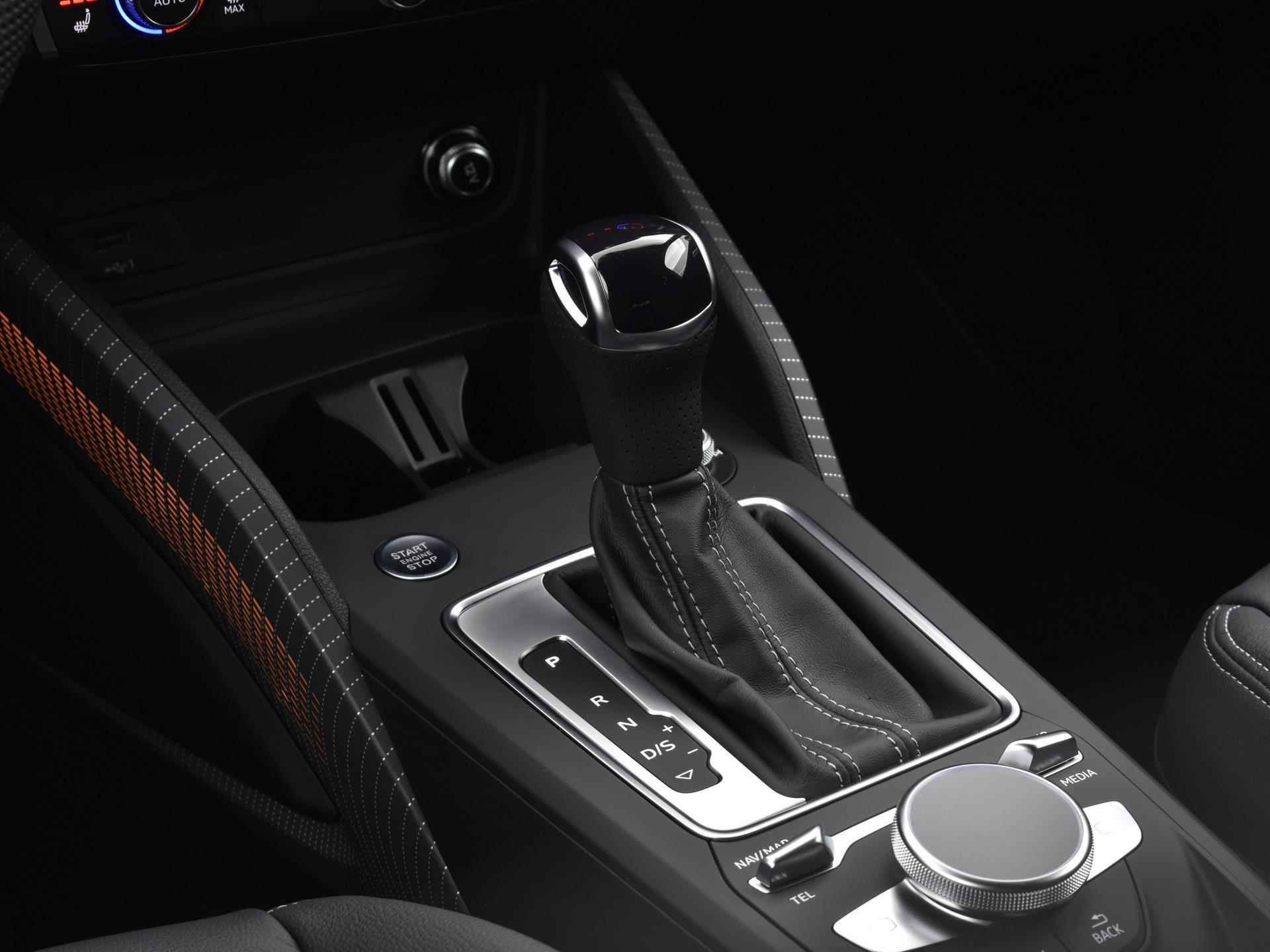 Audi Q2 S Edition 35 TFSI 150 pk Hatchback 7 vers Audi Q2 35 TFSI S Edition 150 PK | 18'' LM Velgen | Comfortsleutel | Assistentiepakket parking | Optiekpakket zwart plus | elektrische achterklep | Sonos premium | Stoelverwarming voorin | . - 27/32