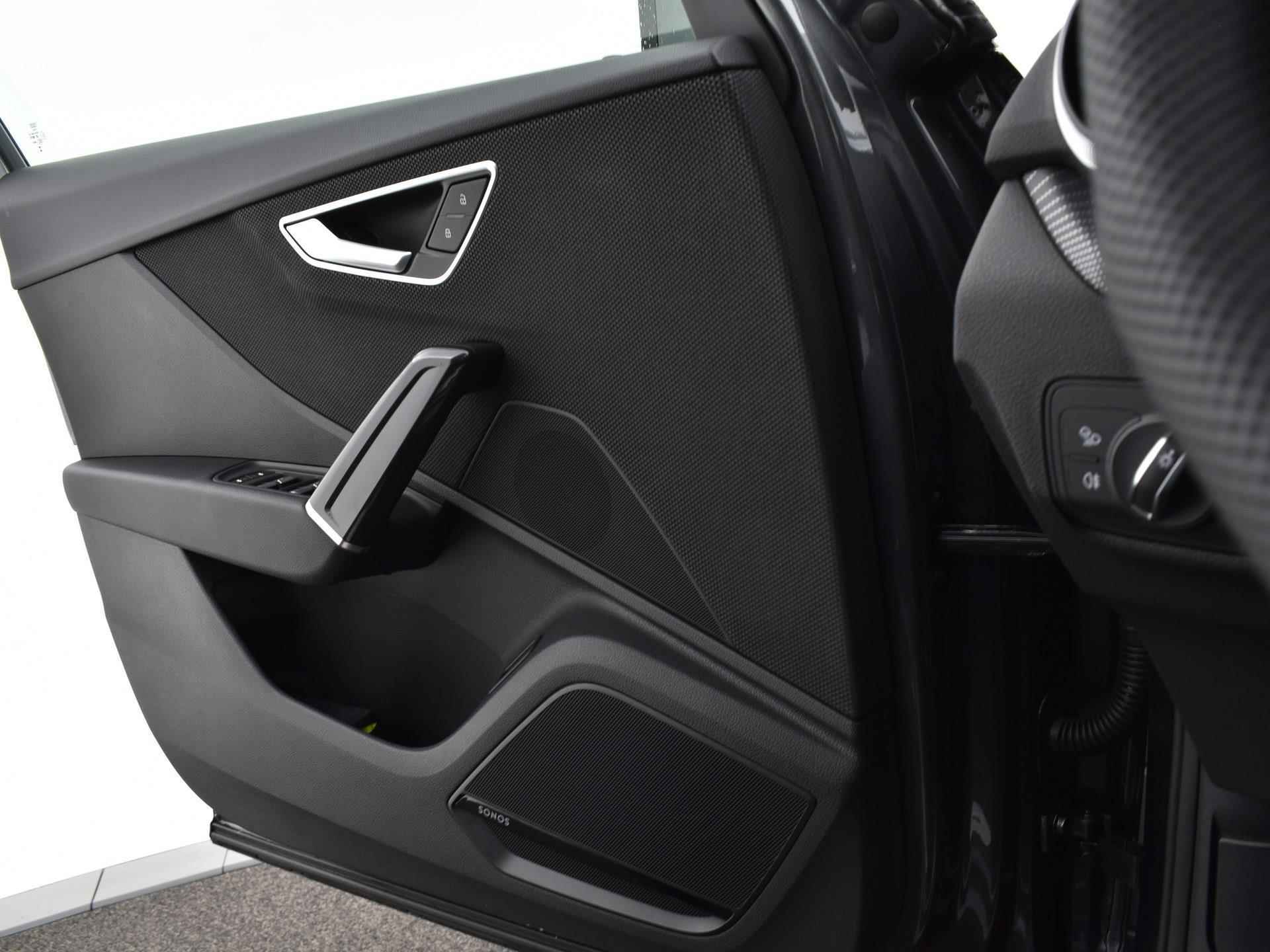 Audi Q2 S Edition 35 TFSI 150 pk Hatchback 7 vers Audi Q2 35 TFSI S Edition 150 PK | 18'' LM Velgen | Comfortsleutel | Assistentiepakket parking | Optiekpakket zwart plus | elektrische achterklep | Sonos premium | Stoelverwarming voorin | . - 28/32