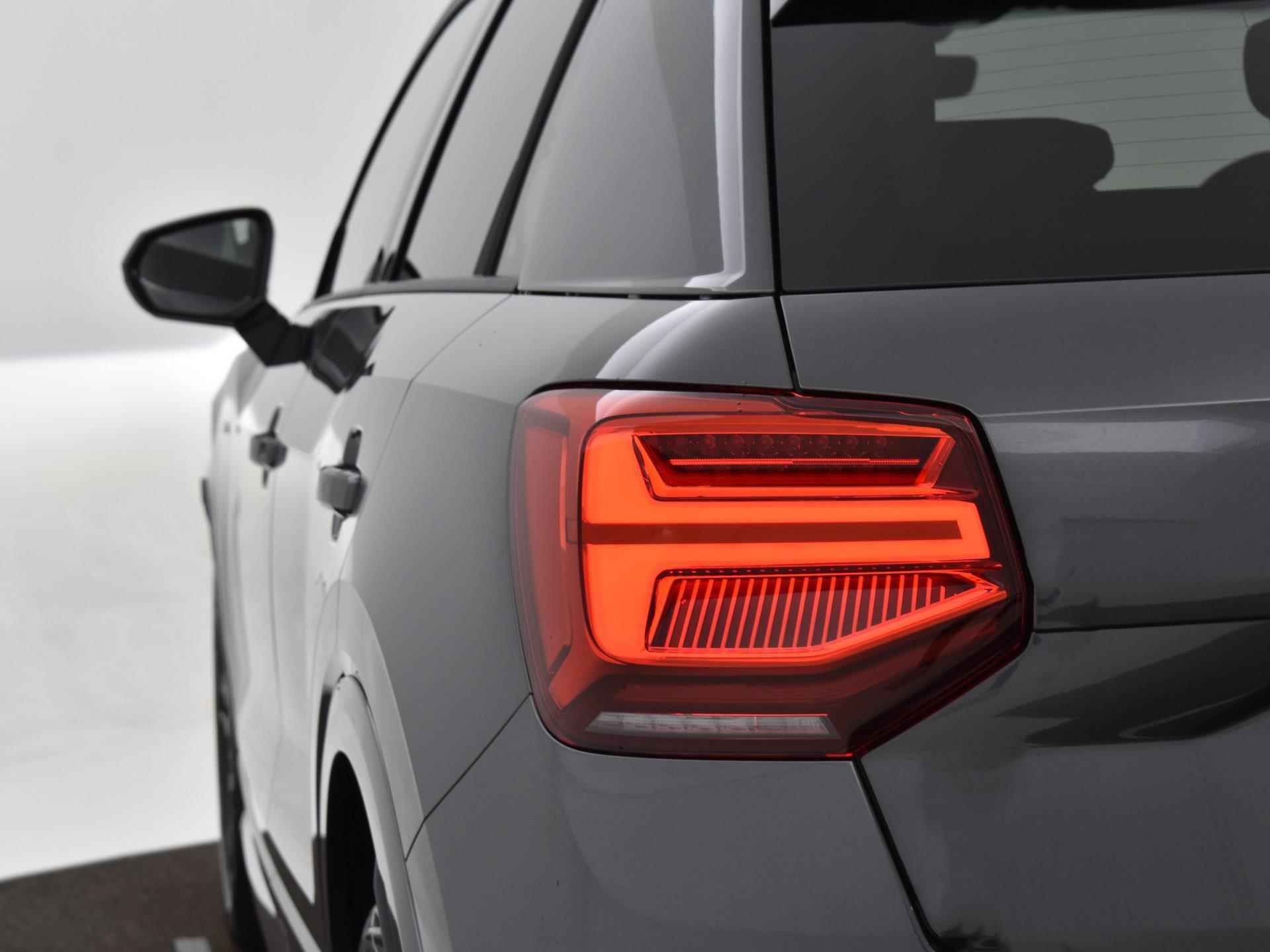 Audi Q2 S Edition 35 TFSI 150 pk Hatchback 7 vers Audi Q2 35 TFSI S Edition 150 PK | 18'' LM Velgen | Comfortsleutel | Assistentiepakket parking | Optiekpakket zwart plus | elektrische achterklep | Sonos premium | Stoelverwarming voorin | . - 30/32