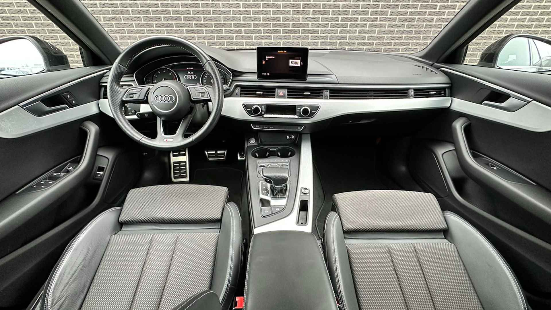 Audi A4 Avant 35 TFSI S edition | Navigatie | Sportstoelen | Electronic Climate Control - 2/33