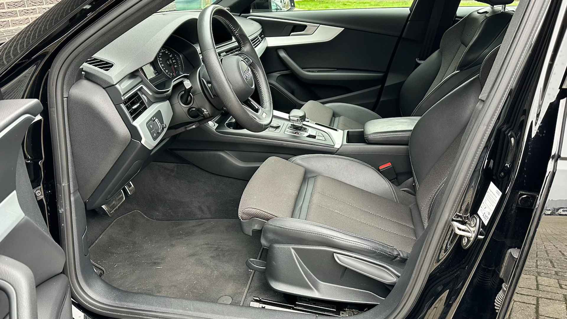 Audi A4 Avant 35 TFSI S edition | Navigatie | Sportstoelen | Electronic Climate Control - 11/33