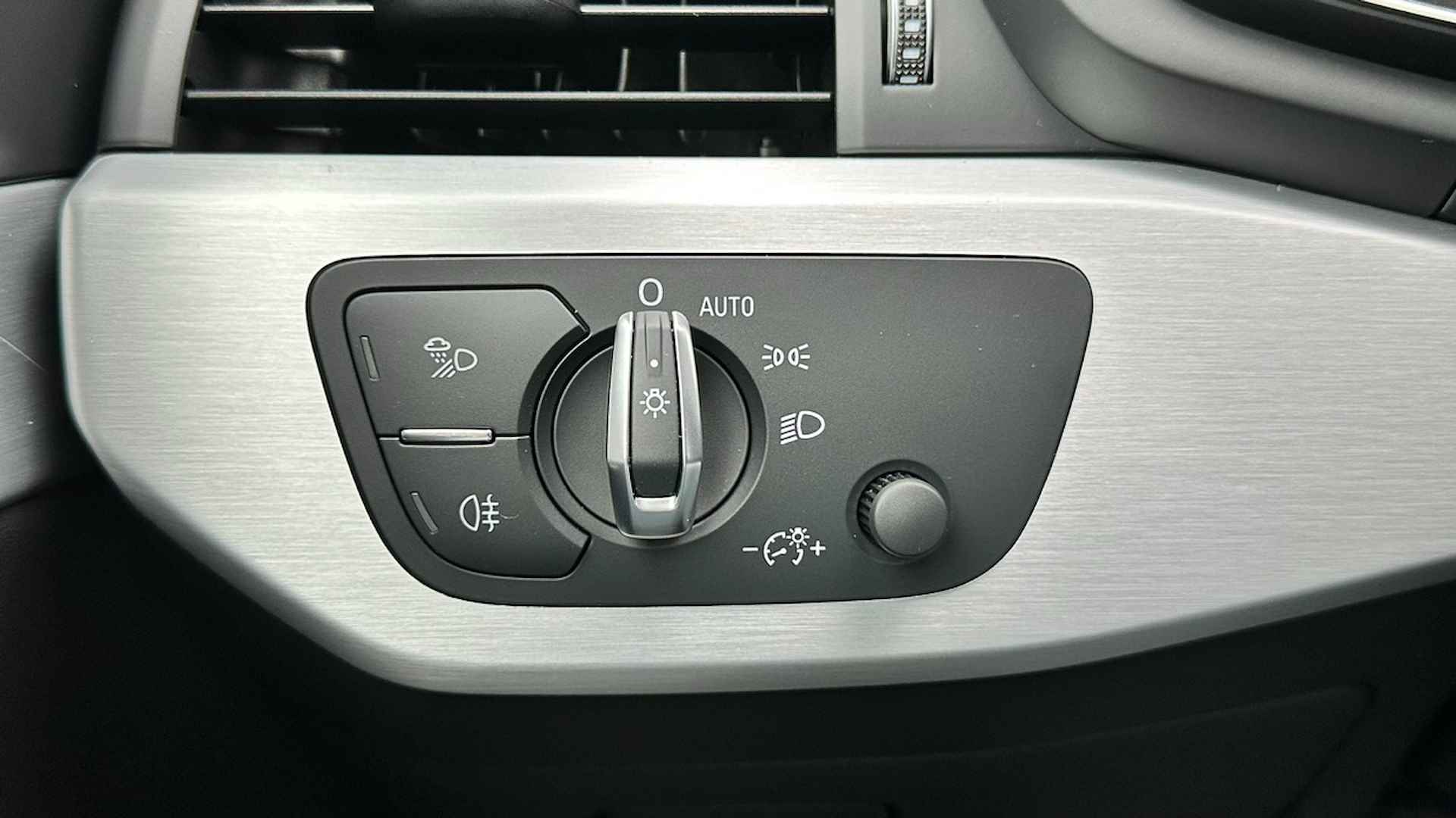 Audi A4 Avant 35 TFSI S edition | Navigatie | Sportstoelen | Electronic Climate Control - 27/33