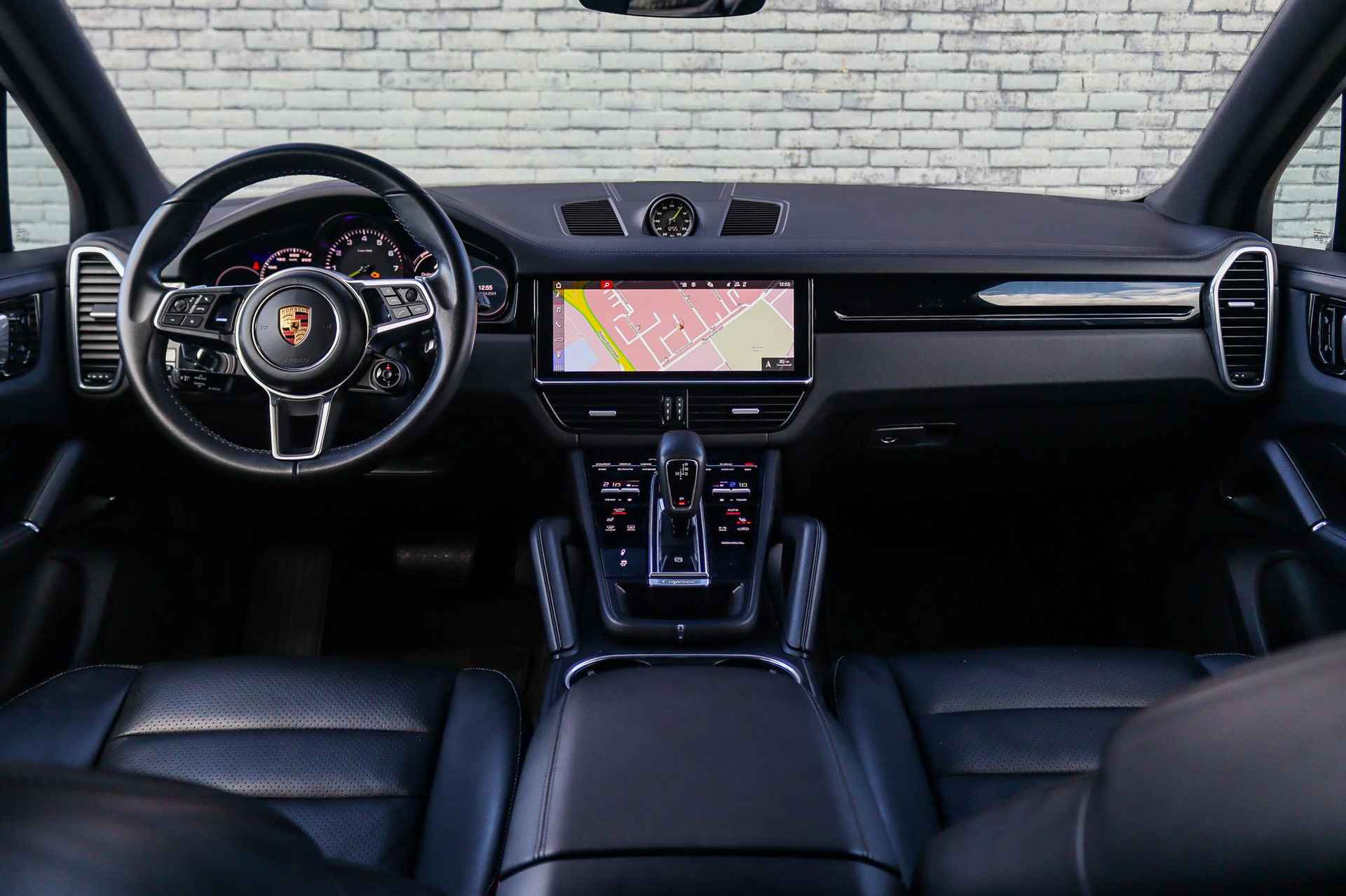 Porsche Cayenne 3.0 E-Hybrid | Luchtvering | Panoramadak | Trekhaak | Lederen Interieurdelen | Comfortleder | LED | Achteruitrijcamera - 3/44