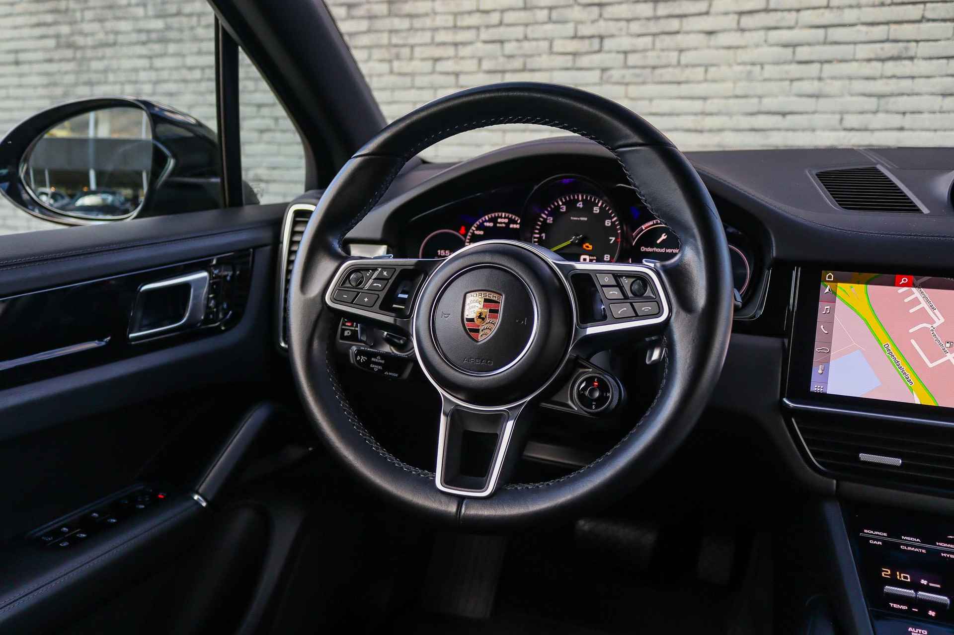 Porsche Cayenne 3.0 E-Hybrid | Luchtvering | Panoramadak | Trekhaak | Lederen Interieurdelen | Comfortleder | LED | Achteruitrijcamera - 23/44