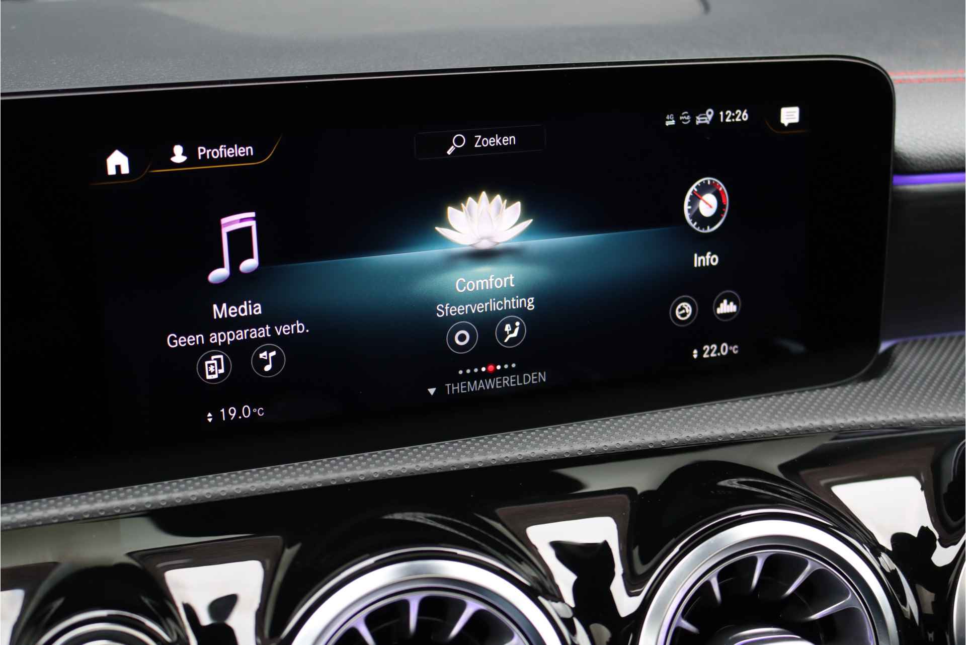 Mercedes-Benz CLA-Klasse 200 Premium AMG Line Aut7, Panoramadak, Camera, Dodehoekassistent, Augmented Reality, Keyless Go, Advanced Sound System, Cruise Control, Multibeam LED, Etc. - 38/39