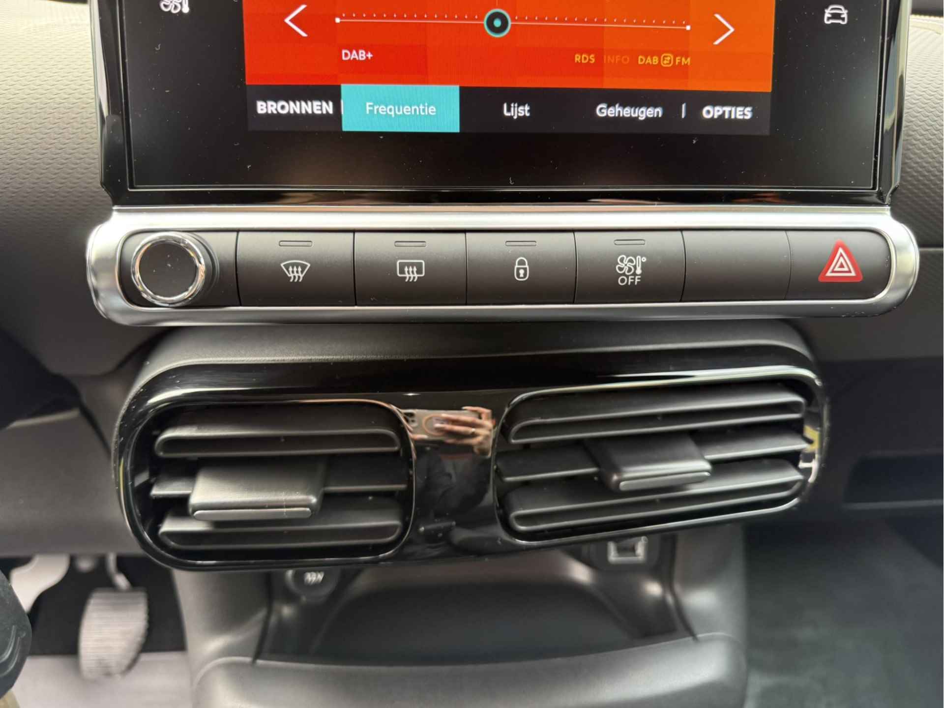 Citroën C4 Cactus 1.2 PureTech C-series Carplay I Pdc I Stoelverw. - 24/39