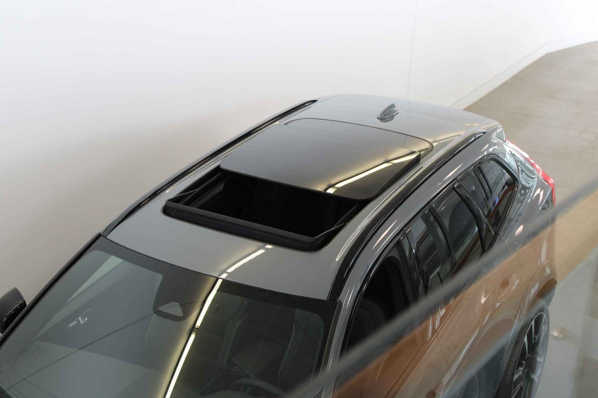 Volvo XC60 T6 350PK AWD Ultra Dark | Luchtvering | Gelam Glas | Compleet! | 22'' | Contourstoelen | 360º view - 12/77