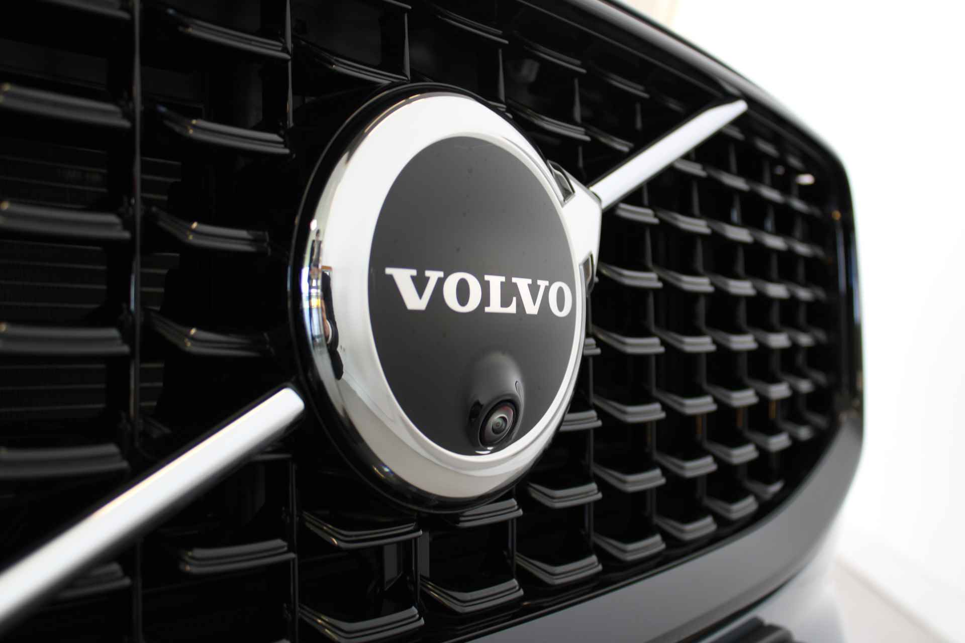 Volvo XC60 T6 350PK AWD Ultra Dark | Luchtvering | Gelam Glas | Compleet! | 22'' | Contourstoelen | 360º view - 14/77