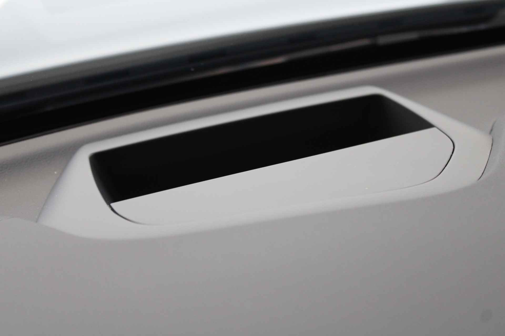 Volvo XC60 T6 350PK AWD Ultra Dark | Luchtvering | Gelam Glas | Compleet! | 22'' | Contourstoelen | 360º view - 43/77