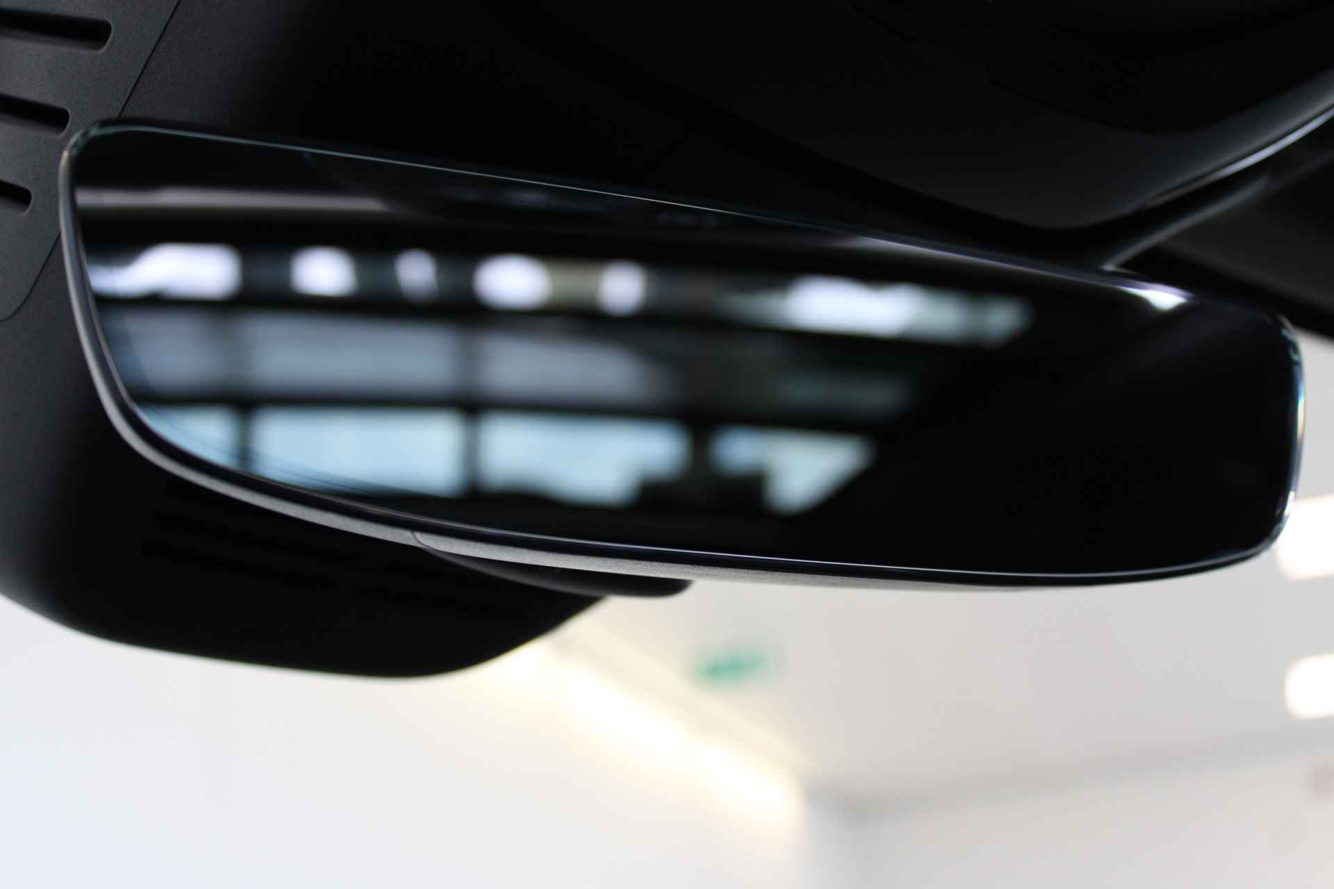 Volvo XC60 T6 350PK AWD Ultra Dark | Luchtvering | Gelam Glas | Compleet! | 22'' | Contourstoelen | 360º view - 52/77