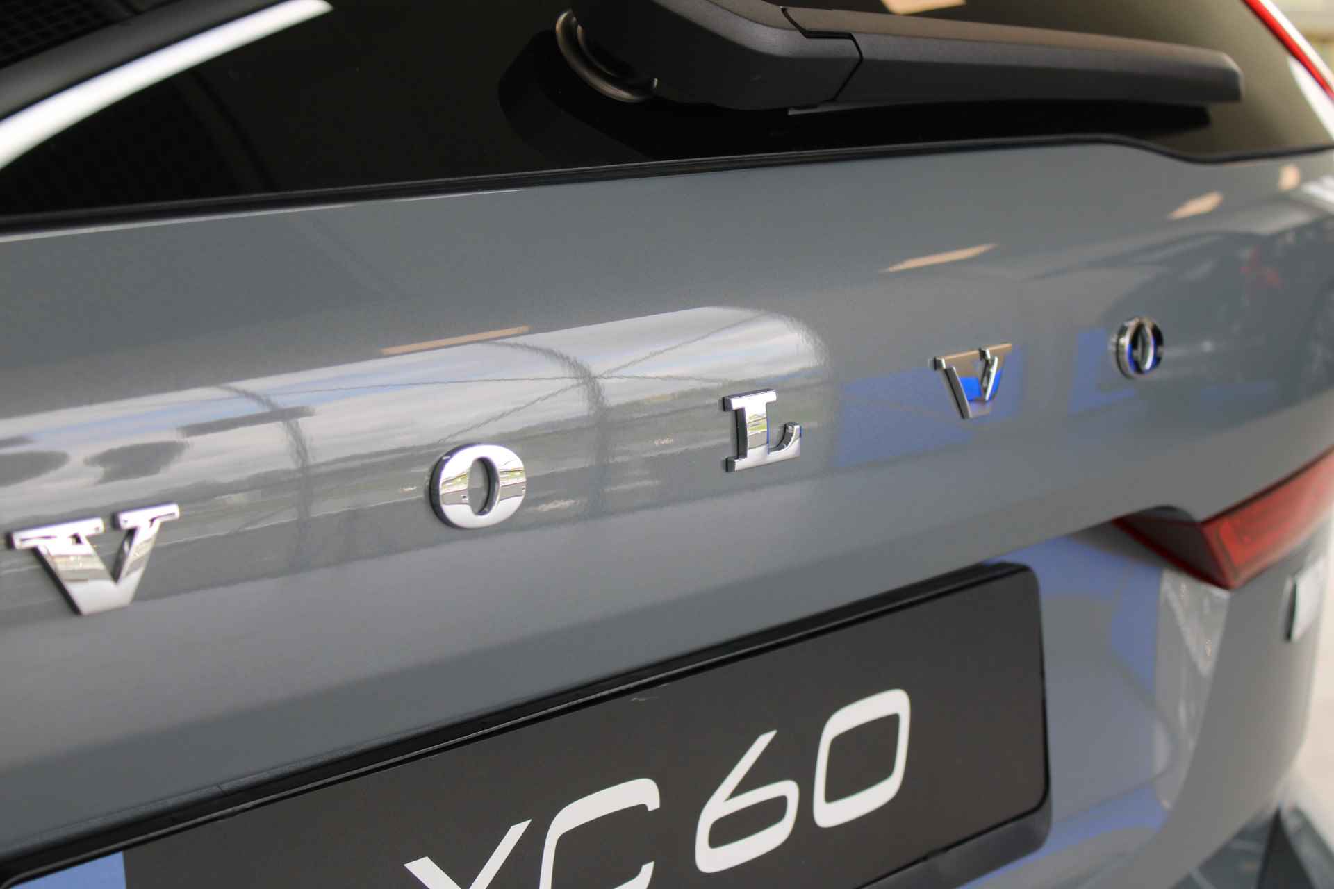 Volvo XC60 T6 350PK AWD Ultra Dark | Luchtvering | Gelam Glas | Compleet! | 22'' | Contourstoelen | 360º view - 71/77