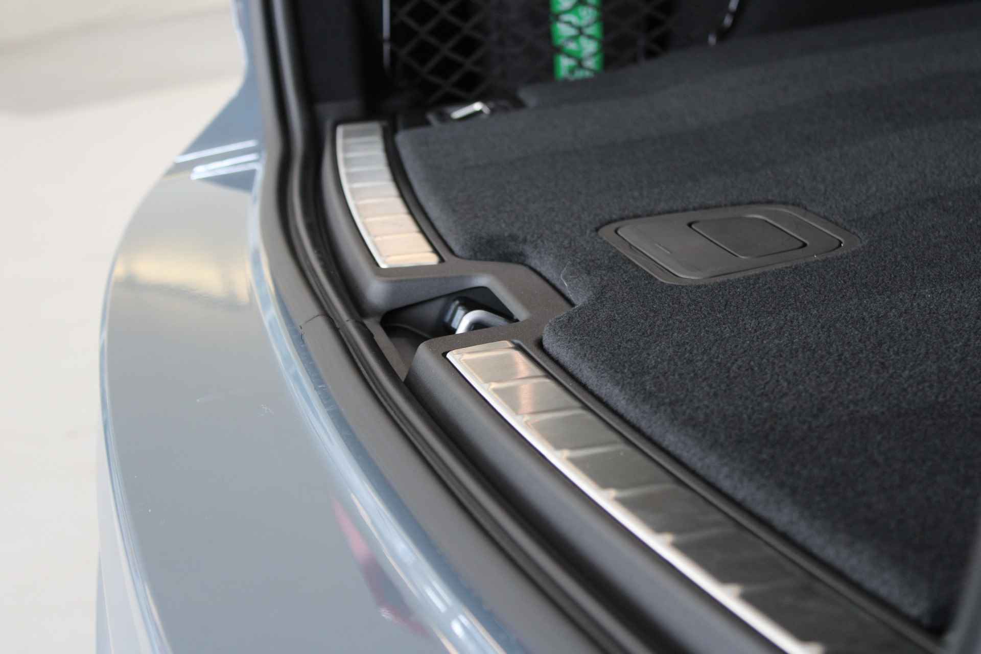 Volvo XC60 T6 350PK AWD Ultra Dark | Luchtvering | Gelam Glas | Compleet! | 22'' | Contourstoelen | 360º view - 75/77