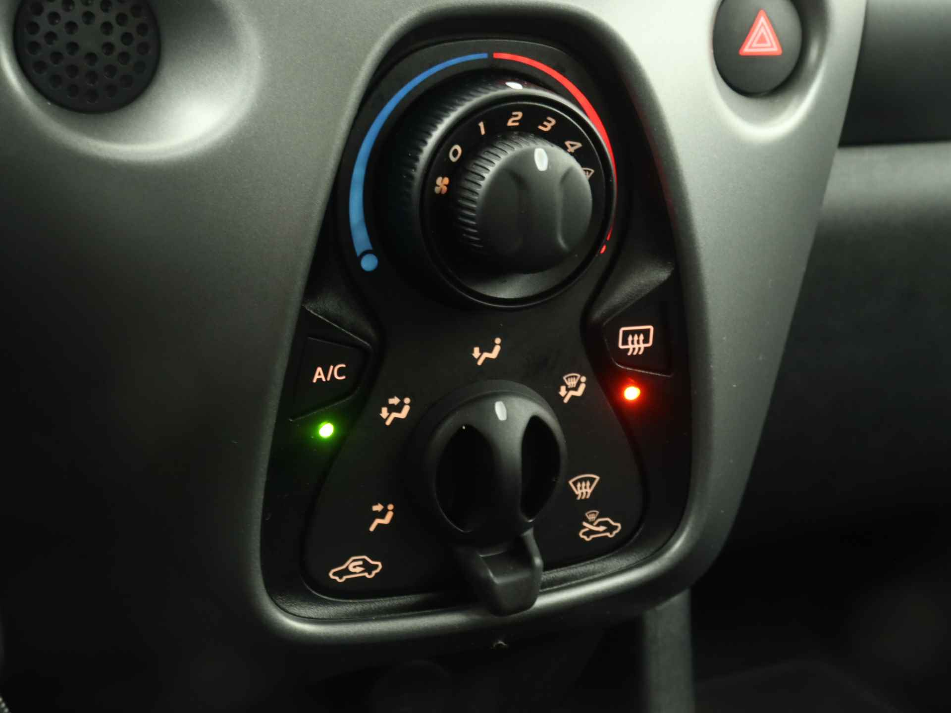 Toyota Aygo 5-deurs 1.0 VVT-i x-play | Airco | Apple Carplay/Android Auto | Camera | - 12/41