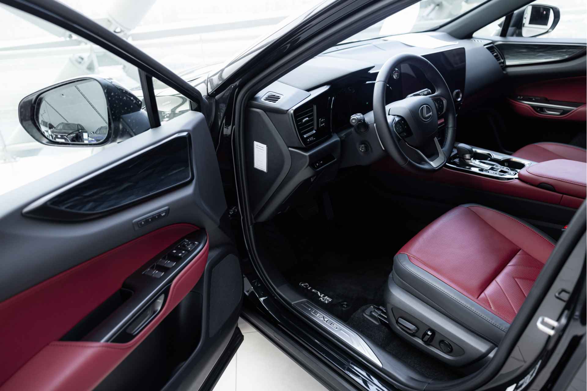 Lexus NX 450h+ AWD Luxury Line | 4x4 | Achteruitrijcamera | Climate Control | Parkeersensoren | - 10/55