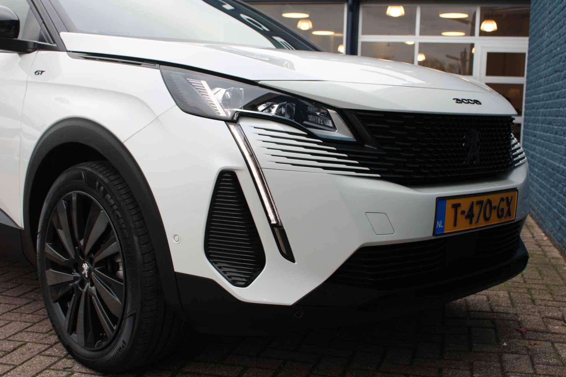 Peugeot 3008 SUV 1.2 PureTech 130pk EAT8 GT | Automaat | Navigatie | Camera | Panorama/schuifdak | Black Pack | - 9/44