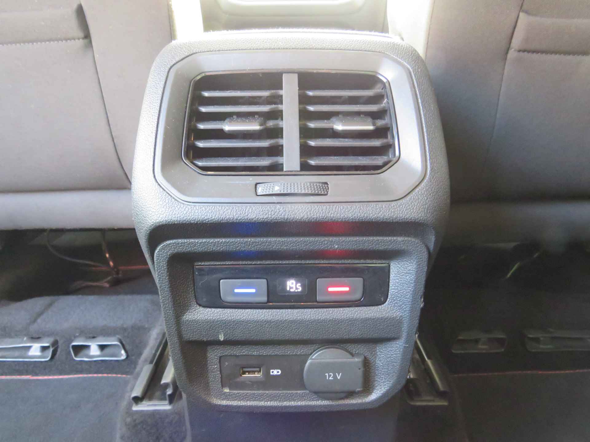 Volkswagen Tiguan 1.4 TSI 150PK Comfortline Automaat| Electr.trekhaak 1800 kg| Metallic| | Clima-Airco | Android Auto | Navi| Parkeersensoren | Incl. BOVAG Garantie | - 25/51
