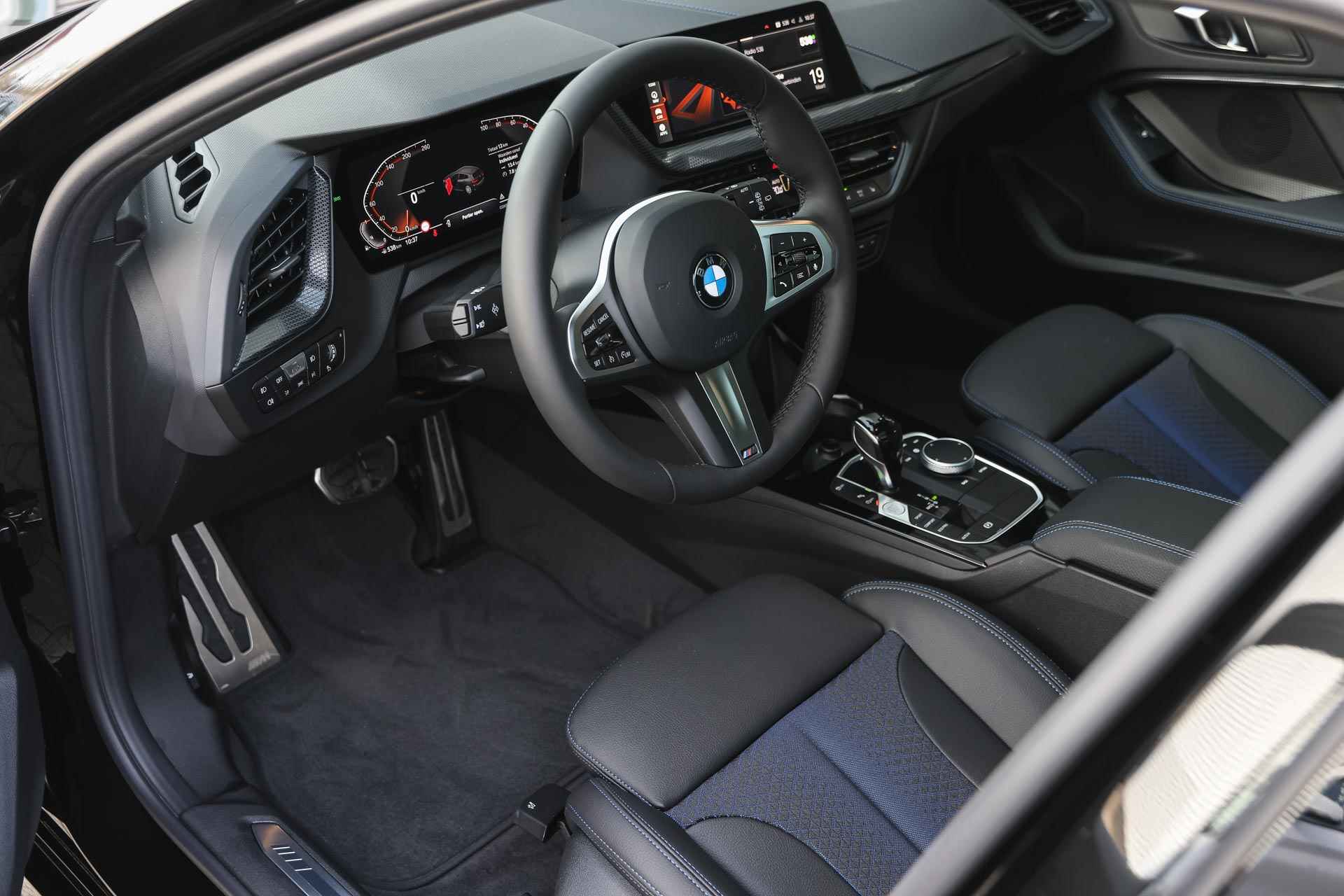 BMW 1-serie 118i High Executive M Sport Automaat / Panoramadak / Sportstoelen / Adaptieve LED / Parking Assistant / M Sportonderstel / Live Cockpit Professional - 10/29