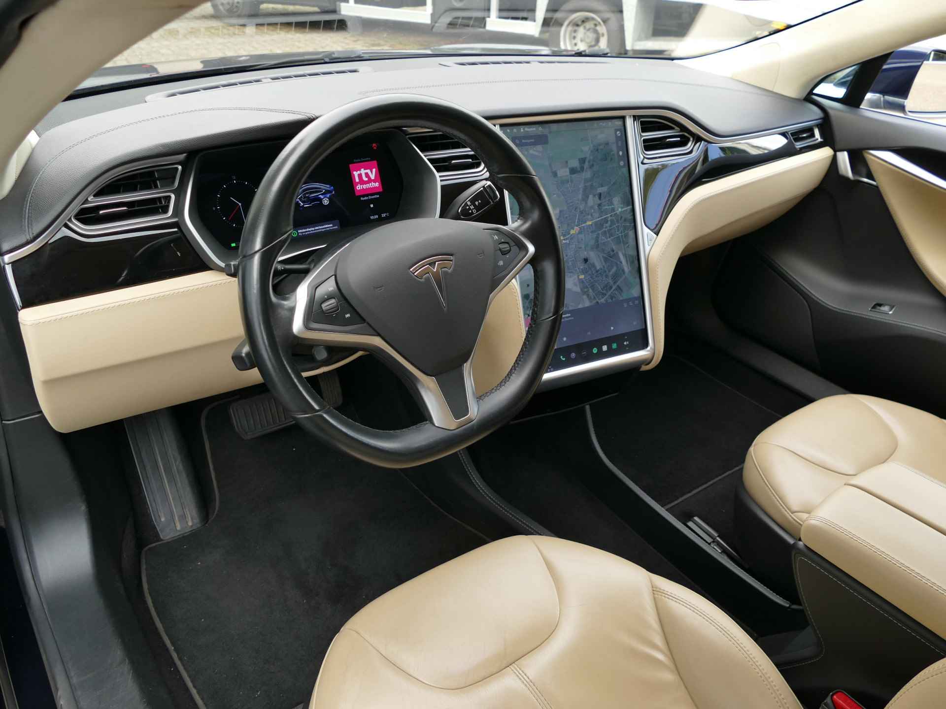 Tesla Model S 85 | FREE CHARGE | stoelverwarming | licht leder interieur | all-season-banden - 25/47
