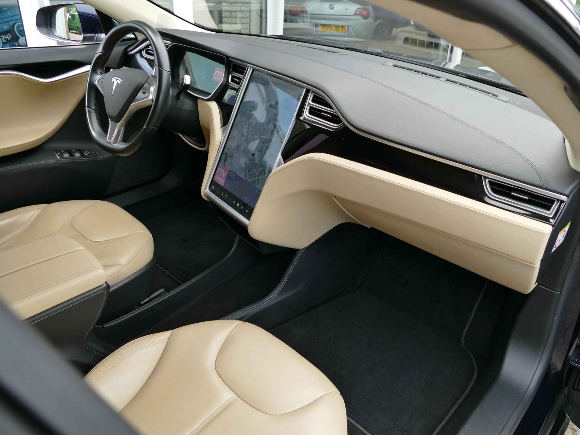 Tesla Model S 85 | FREE CHARGE | stoelverwarming | licht leder interieur | all-season-banden - 30/47