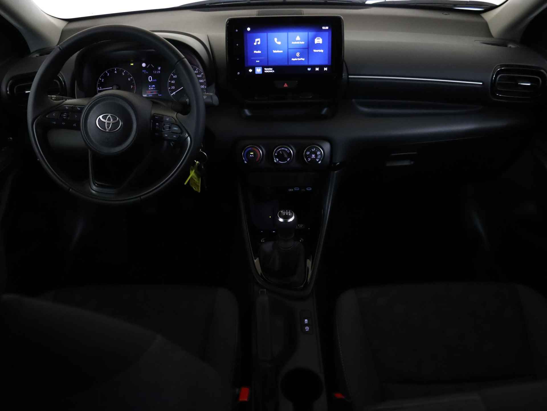 Toyota Yaris 1.5 VVT-i First Edition, NAVI, Smart key, 16 Inch Lm velgen, Draadloos Apple care play & Android auto!! - 4/31