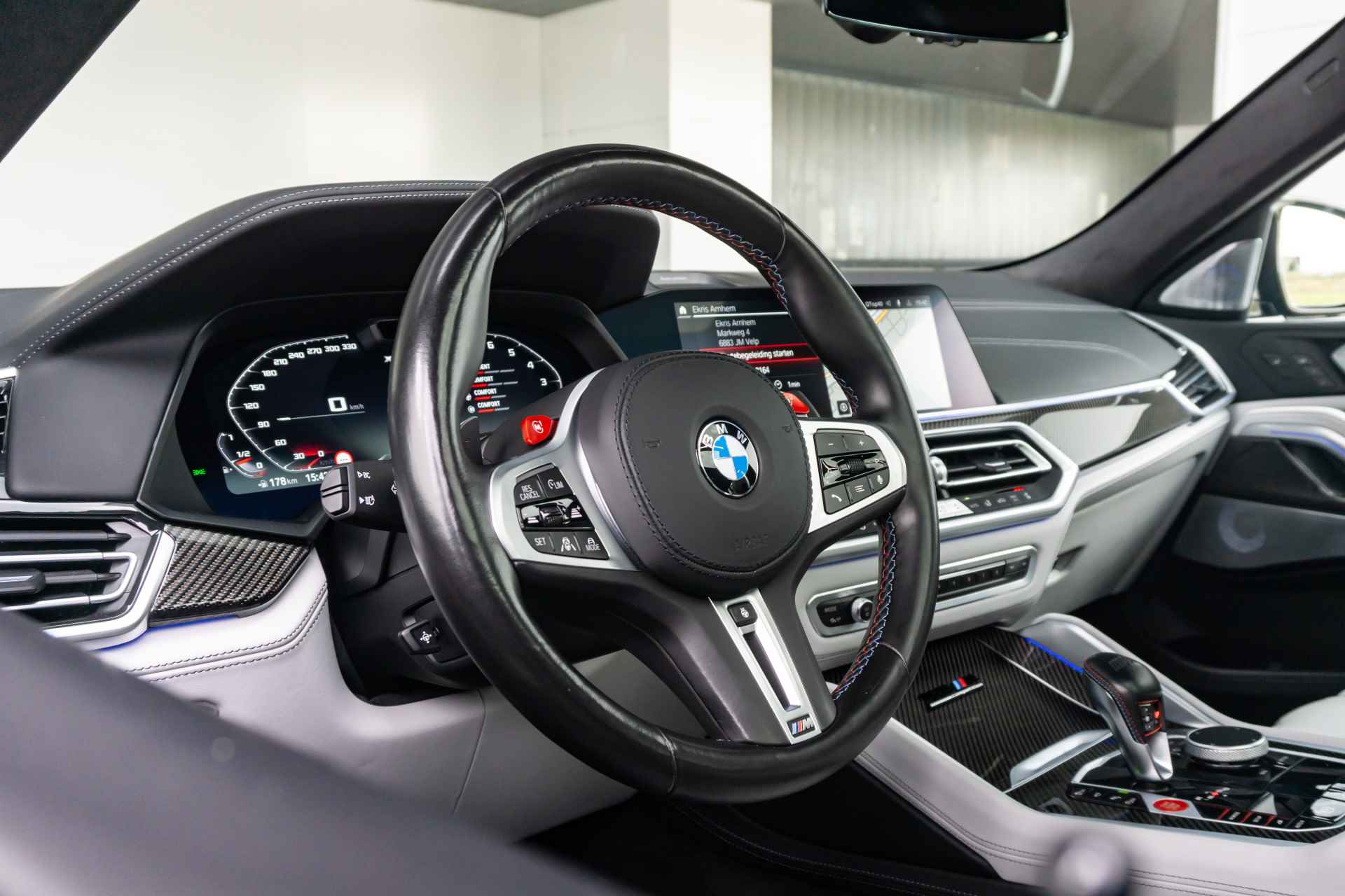 BMW X6 M Competion / M Driver's Pack / Glazen panoramadak Sky Lounge /  M Carbon Achterspoiler / Night Vision met persoonsherkenning / - 18/57