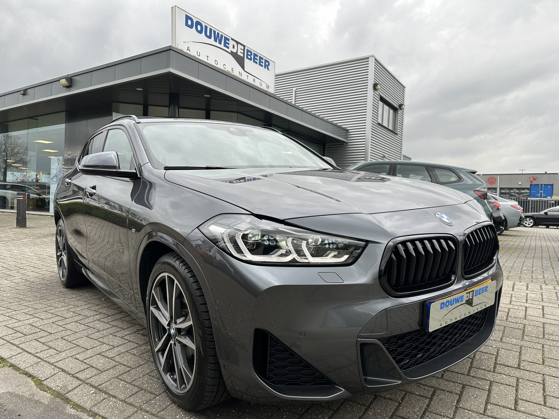BMW X2 sDrive18i M-Sport Aut Pano-Dak | Camera | Carplay | Adapt. LED | Stoelverw. bij viaBOVAG.nl