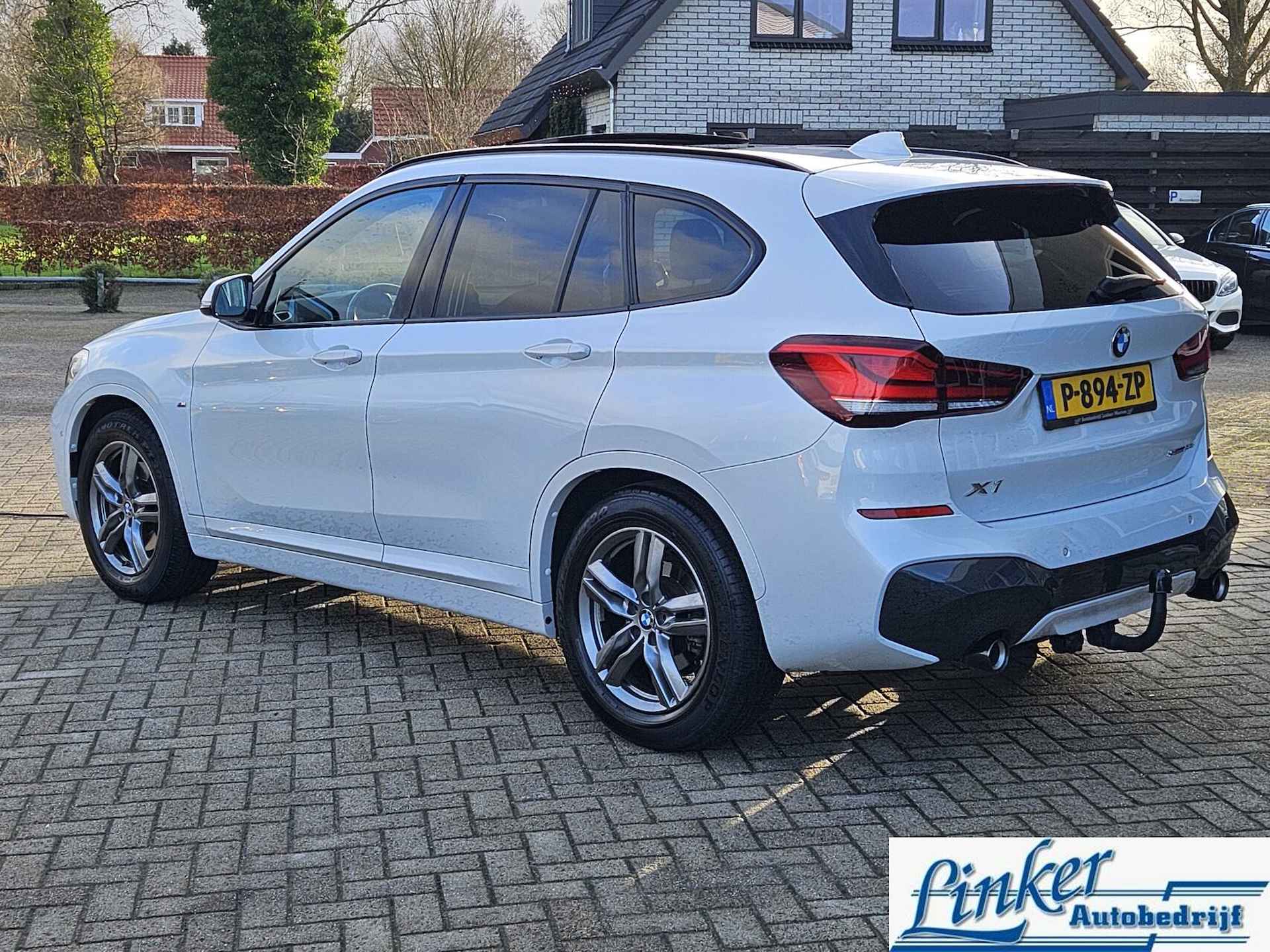 BMW X1 sDrive20i Business Edition Plus M-SPORT NL-AUTO PANO TREKH - 6/45