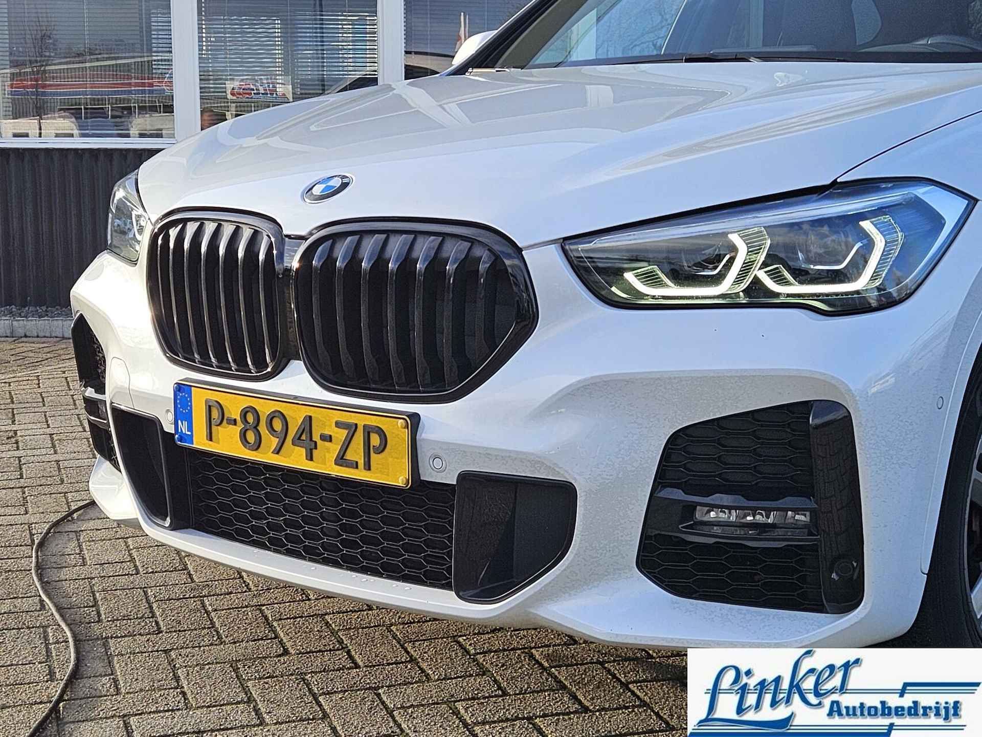 BMW X1 sDrive20i Business Edition Plus M-SPORT NL-AUTO PANO TREKH - 8/45