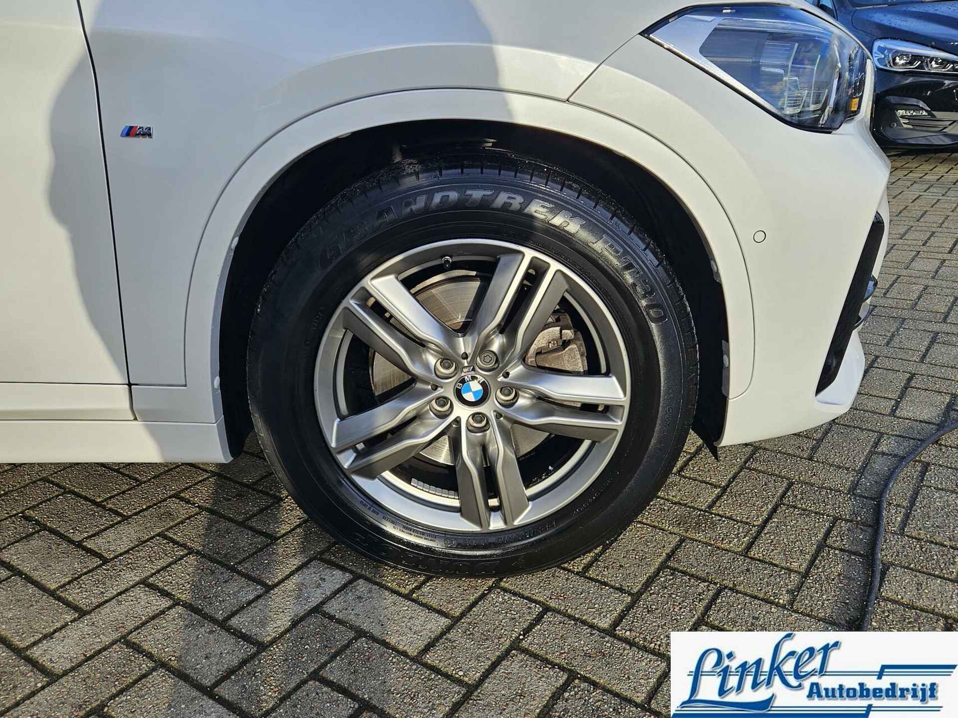 BMW X1 sDrive20i Business Edition Plus M-SPORT NL-AUTO PANO TREKH - 39/45