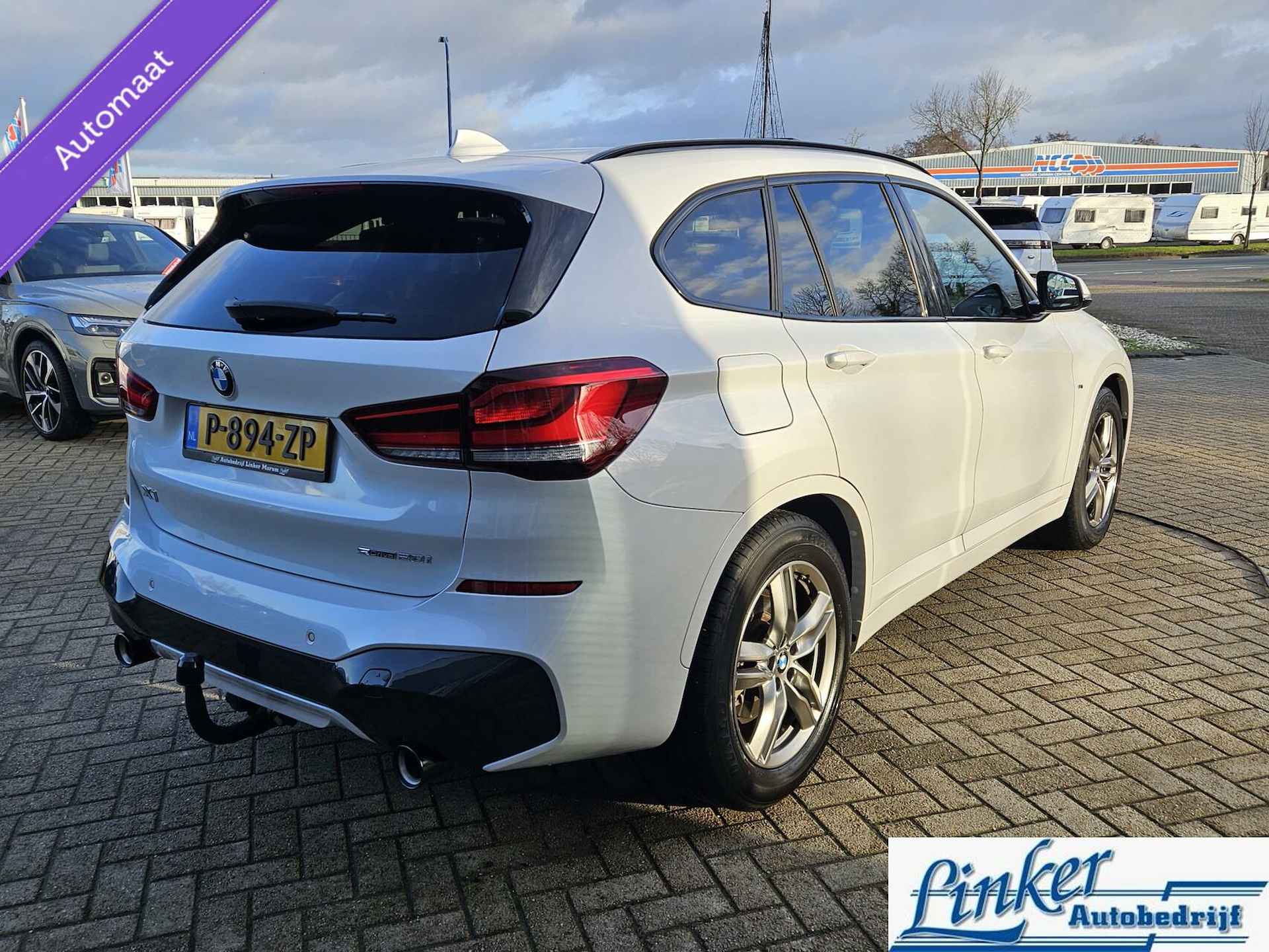 BMW X1 sDrive20i Business Edition Plus M-SPORT NL-AUTO PANO TREKH - 3/45