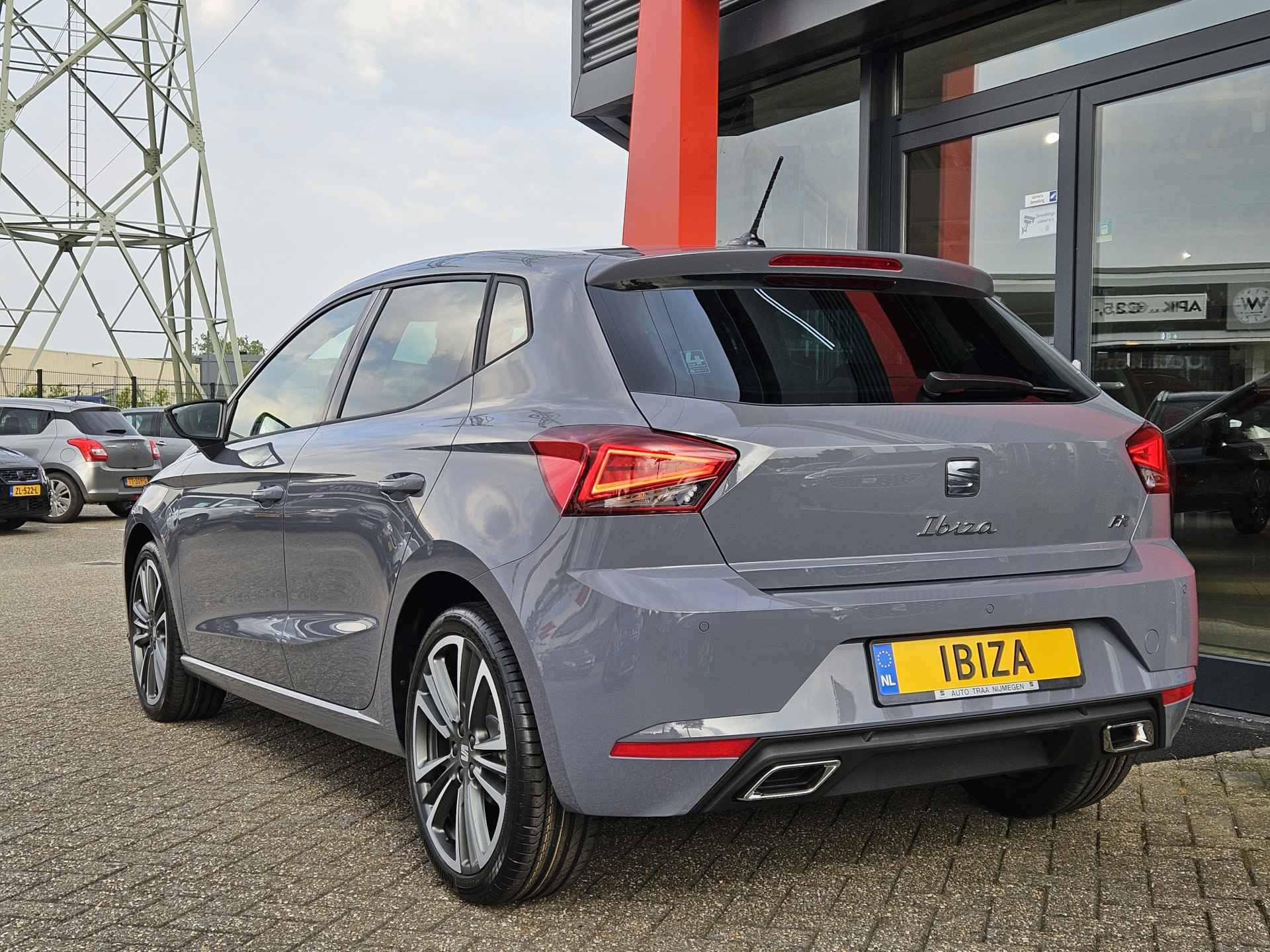 SEAT Ibiza 1.0 EcoTSI FR Anniversary / 2 OP VOORRAAD / GELIMITEERD TOT 200 STUKS !!! - 3/18