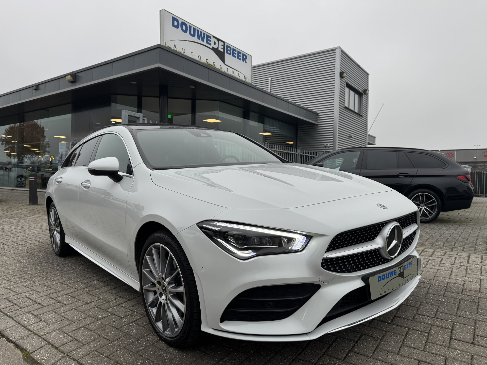 Mercedes-Benz CLA-Klasse 250 e AMG Line Shooting Brake Trekhaak | Pano-Dak | Keyless | Leer | Camera |