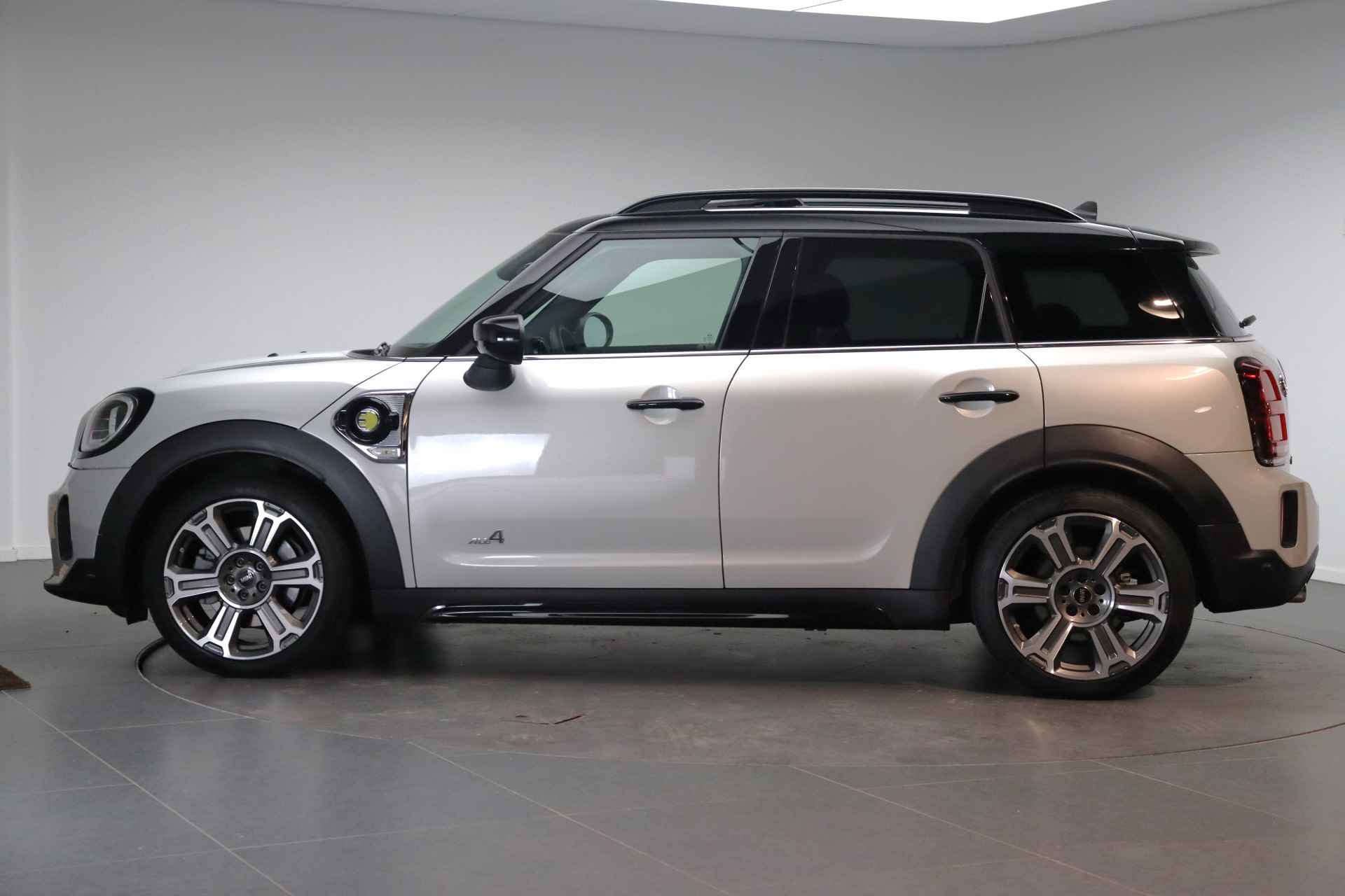 MINI Countryman Cooper SE ALL4 Automaat / Panoramadak / Achteruitrijcamera / 	Active Cruise Control / Comfort Access / LED / Head-Up / Stoelverwarming - 3/31