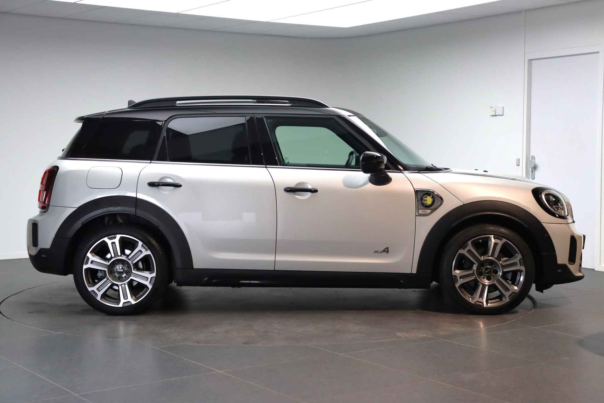 MINI Countryman Cooper SE ALL4 Automaat / Panoramadak / Achteruitrijcamera / 	Active Cruise Control / Comfort Access / LED / Head-Up / Stoelverwarming - 5/31