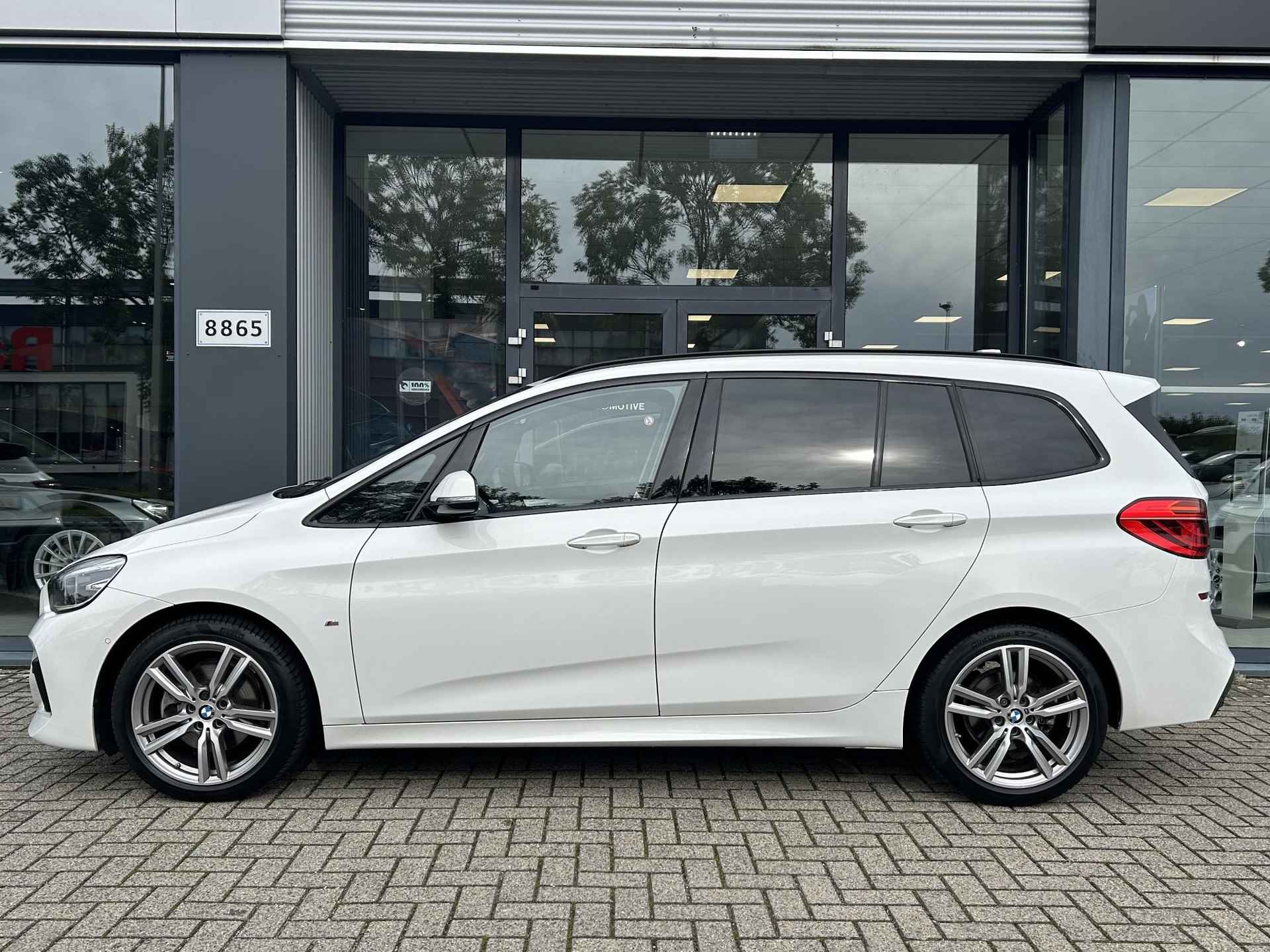 BMW 2-serie Gran Tourer 218i High Executive Edition | Dealeronderhouden | M-Pakket | 18" LM Velgen | HUD | Achteruitrijcamera | Navigatie - 2/33