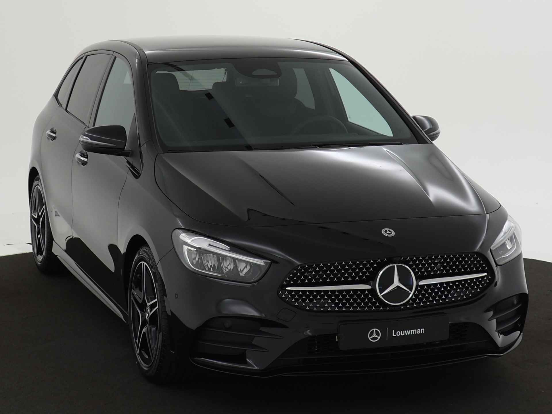 Mercedes-Benz B-Klasse 180 Star Edition AMG Line | Nightpakket | Keyless-Go comfortpakket | Parkeerpakket met achteruitrijcamera | USB-pakket plus | Sfeerverlichting | Dodehoekassistent | EASY PACK achterklep | - 23/39