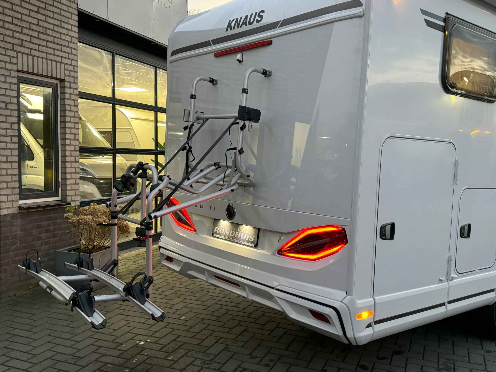 Knaus VAN Ti Vansation 650 MEG AUTOMAAT 9-Traps 140 pk Euro 6 Fiat Ducato **Enkele bedden/Satelliet TV/Navi/Camera/Dakairco/Thule lift - 48/62