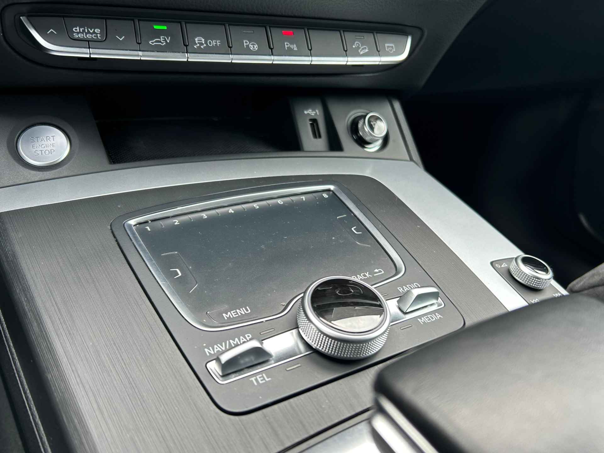 Audi Q5 55 TFSI e 367 pk quattro Competition | Navigatie | Rondom Camera | Wegklapbare Trekhaak | - 38/39