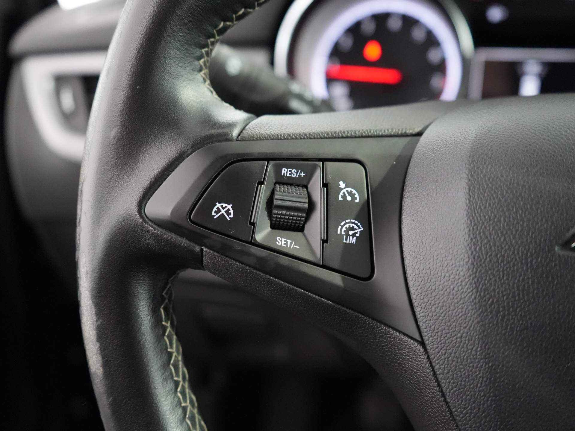 Opel Astra 1.2 Edition Navigatie | Cruise control | parkeersensoren voor/achter| Climate control | - 18/38