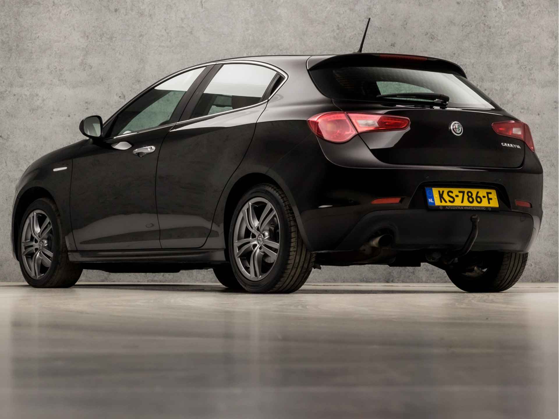 Alfa Romeo Giulietta 1.4 Turbo Premium Super Sport 170Pk Automaat (NAVIGATIE, CLIMATE, STOELVERWARMING, LEDER, SPORTSTOELEN, TREKHAAK, NIEUWE APK, START/STOP, XENON, CRUISE, NIEUWSTAAT) - 3/34