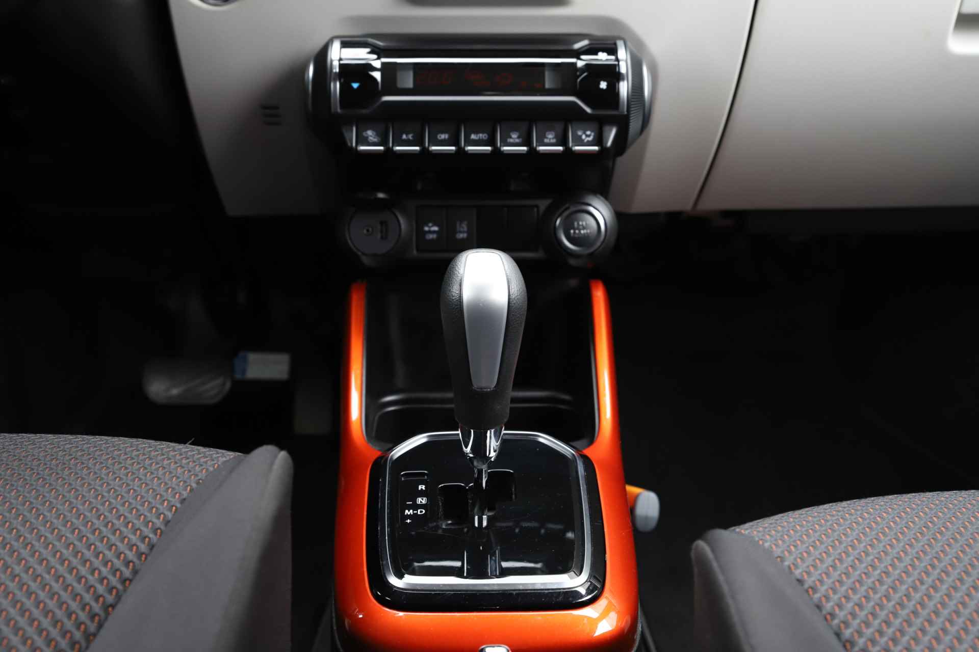 Suzuki Ignis 1.2 Stijl Automaat | Navi | Stoelverwarming | Camera - 24/41