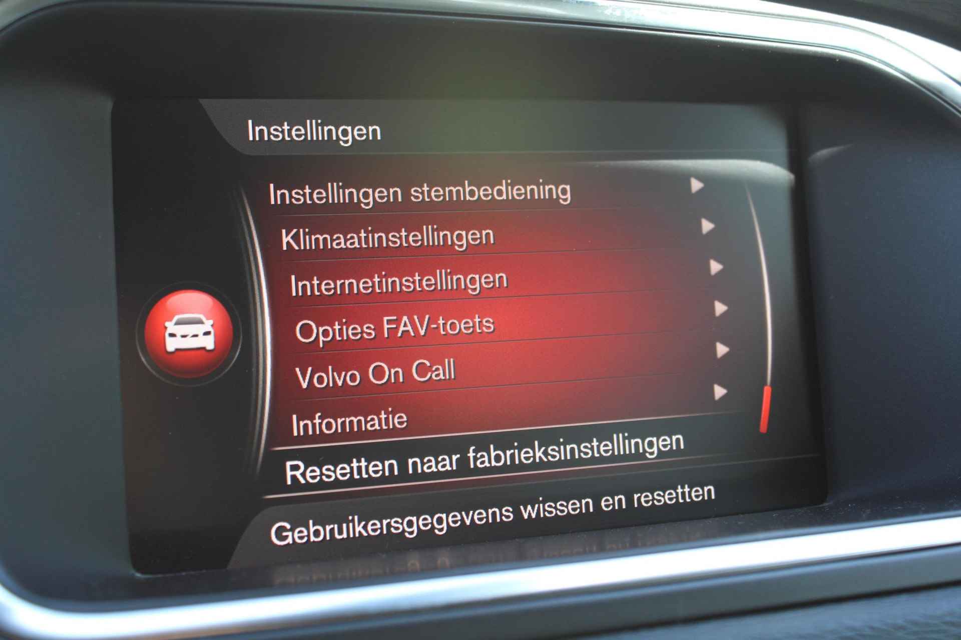 Volvo V40 1.5 T3 Polar+ Sport, Panorama dak, Parkeer Camera Achter, Full map navigatie, Bluetooth, Harman Kardon, Stoelverwarming voor, 17" Lichtmetalen velgen, - 43/53