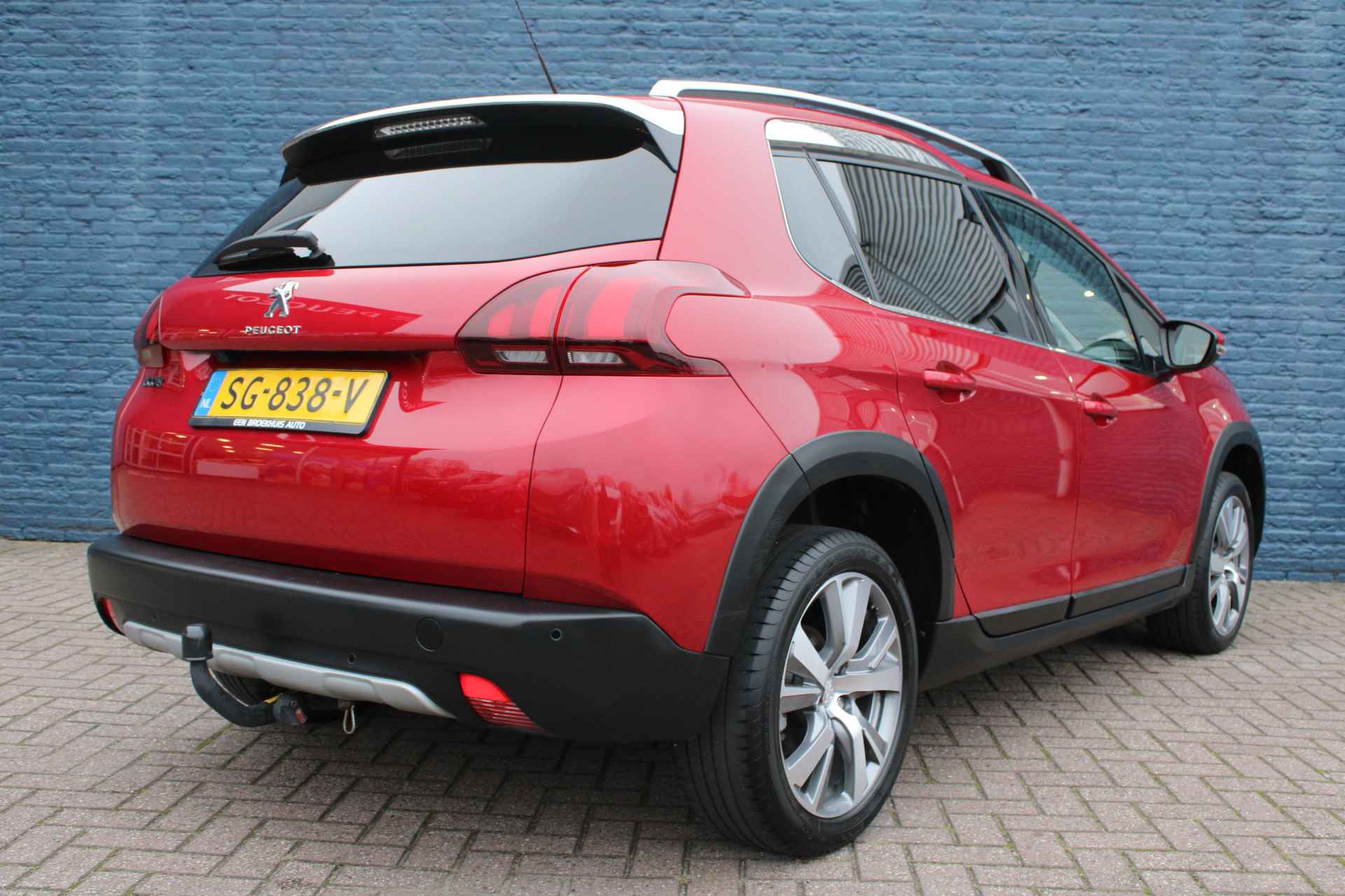 Peugeot 2008 SUV 1.2 PureTech 110pk EAT6 Allure | Automaat | Navigatie | Camera | Panoramadak | Trekhaak | 17 Inch | - 3/28