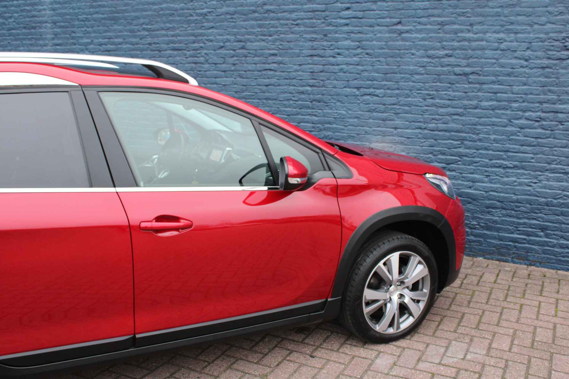 Peugeot 2008 SUV 1.2 PureTech 110pk EAT6 Allure | Automaat | Navigatie | Camera | Panoramadak | Trekhaak | 17 Inch | - 9/28