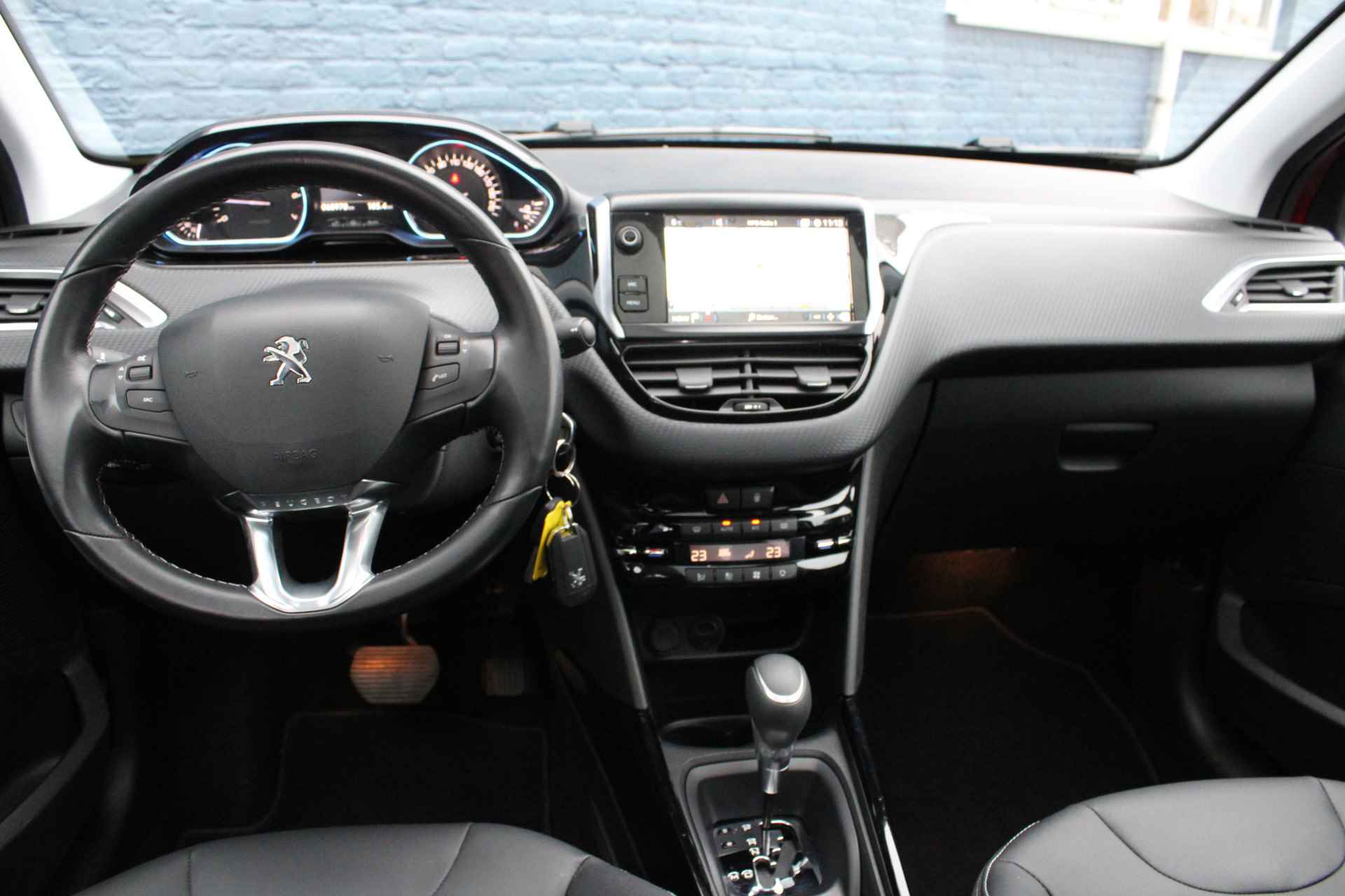 Peugeot 2008 SUV 1.2 PureTech 110pk EAT6 Allure | Automaat | Navigatie | Camera | Panoramadak | Trekhaak | 17 Inch | - 14/28